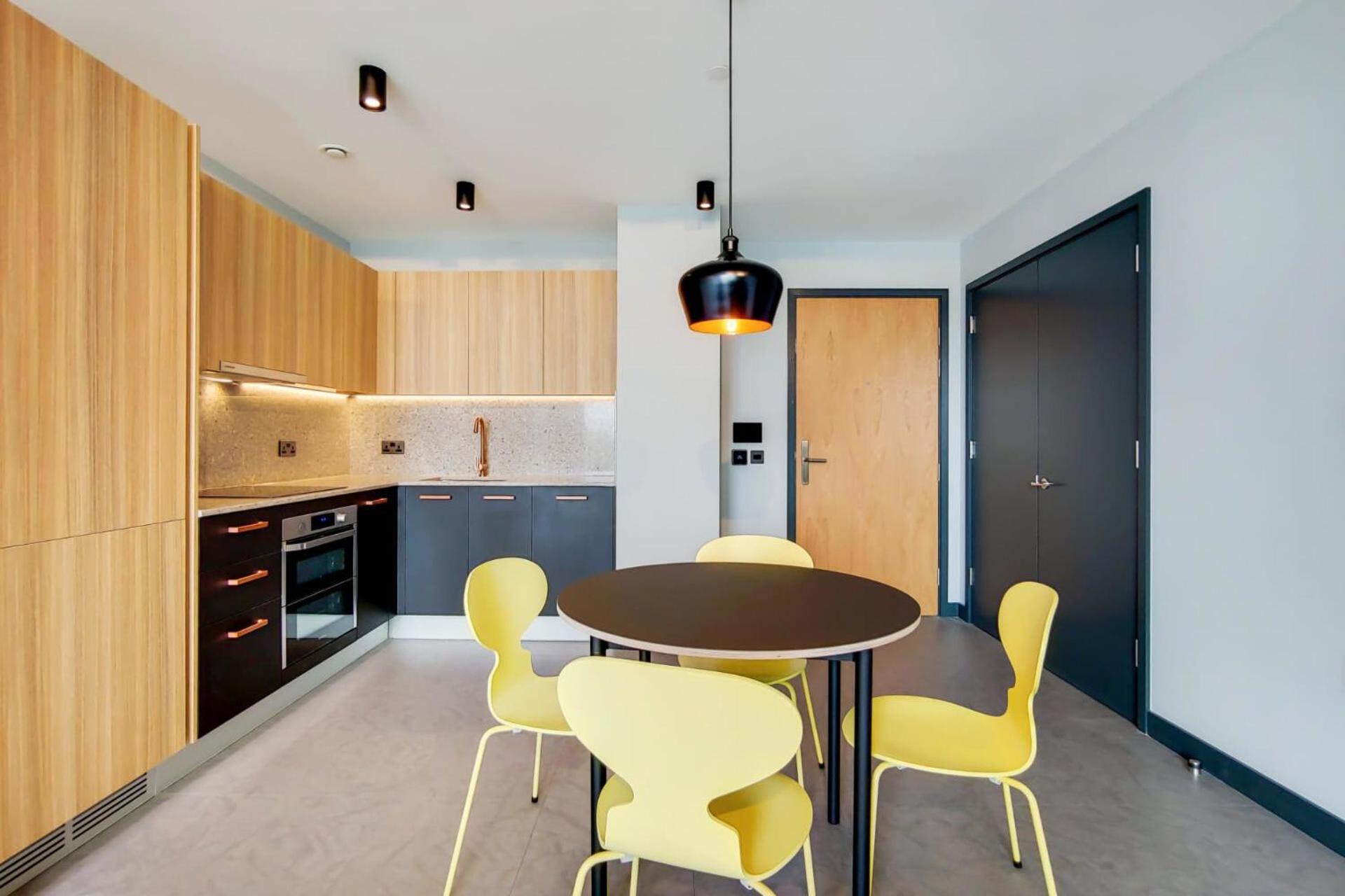 Chic And Comfortable In Apartment London