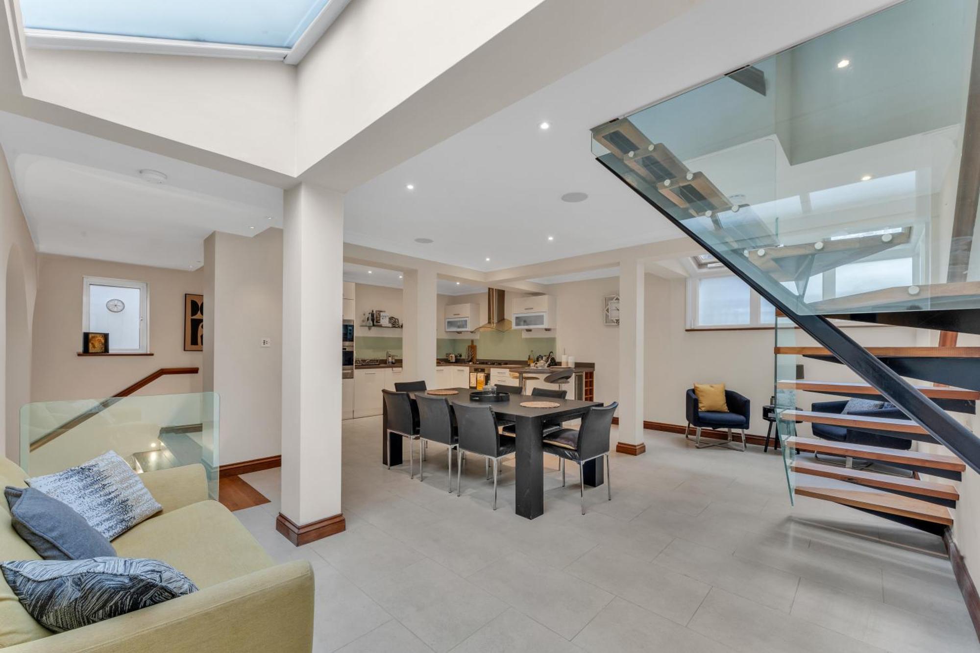 3-bed Grand Triplex In Westminster Apartamento