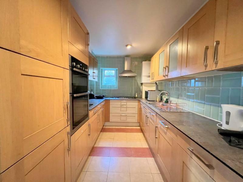 Central Acton House * London