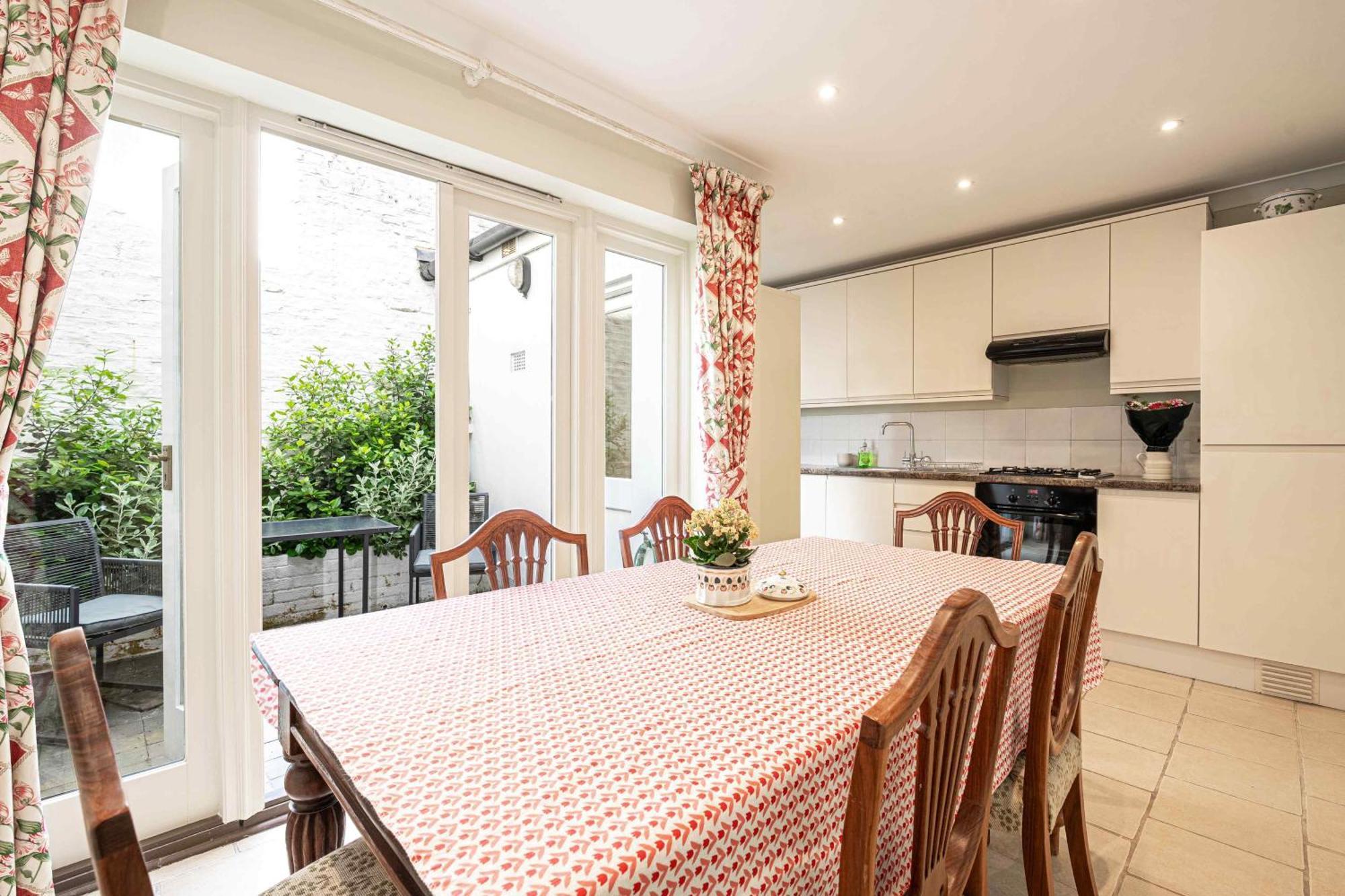 Exquisite Townhouse With Patio Appartement *