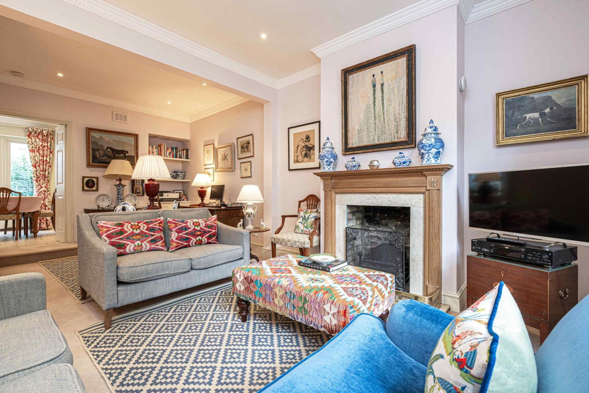 Exquisite Townhouse With Patio Londres