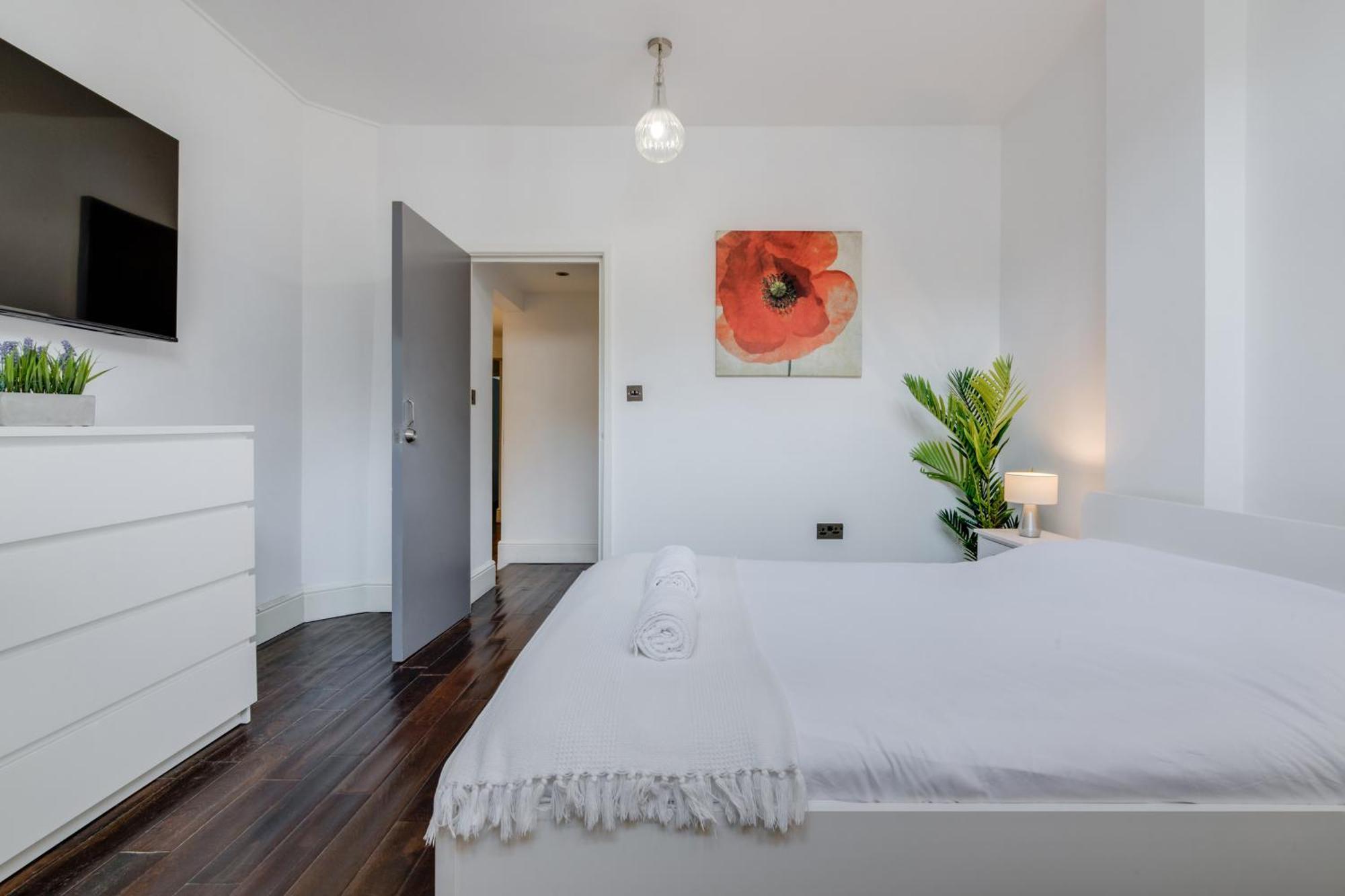 Stylish By Eye With A Small Garden London