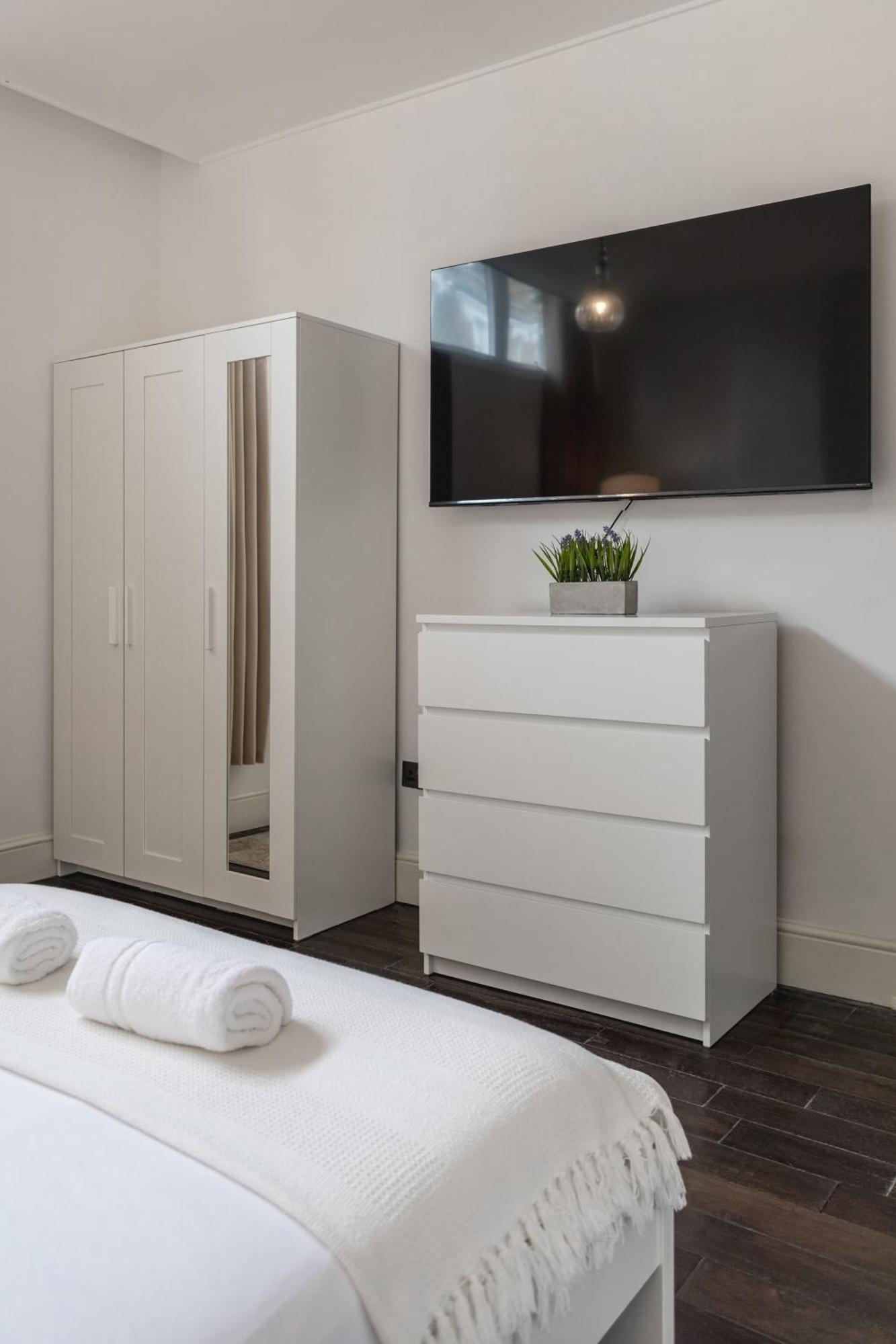 Apartamento Stylish By Eye With A Small Garden *