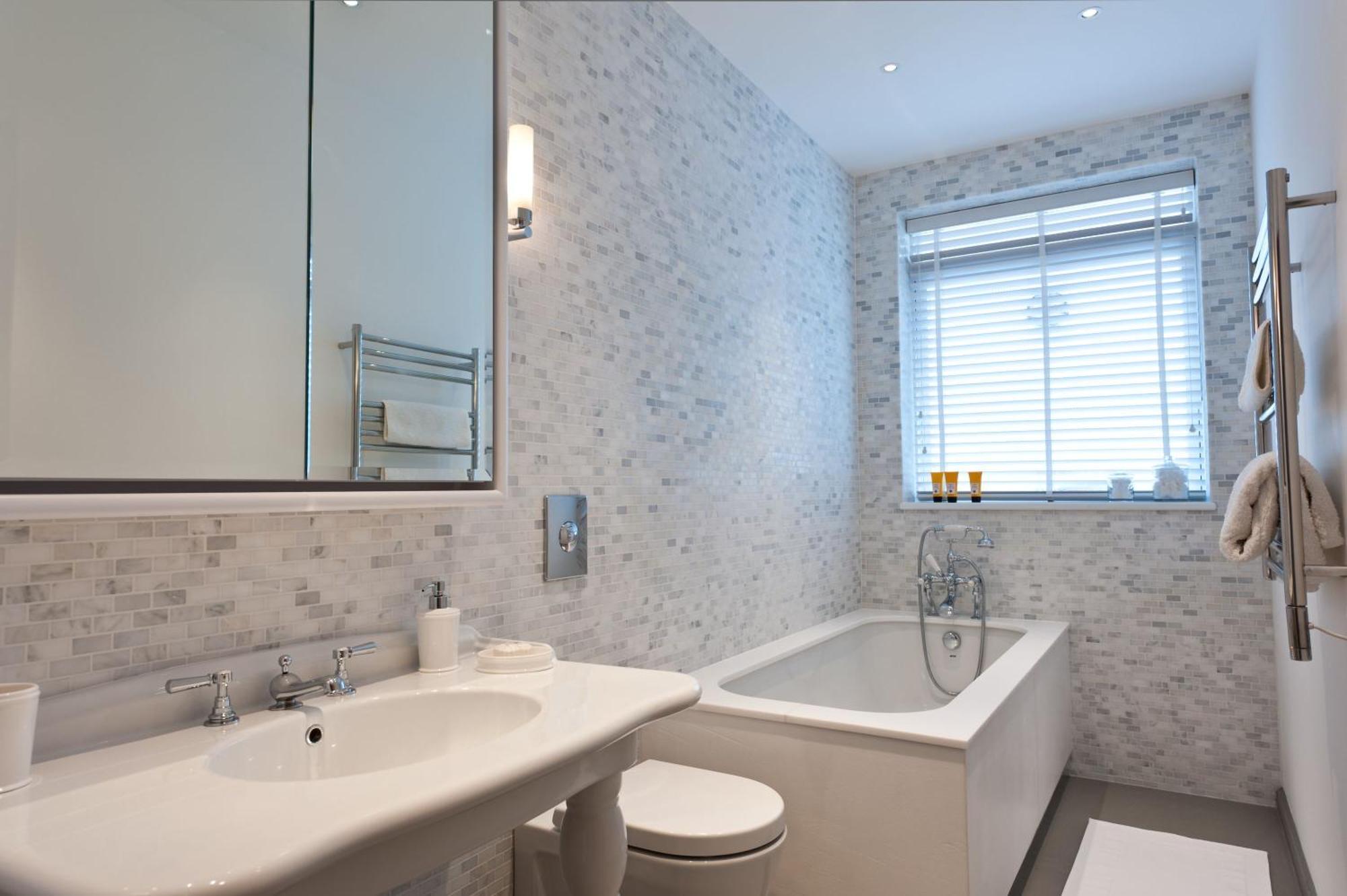3 Bedroom Knightsbridge Appartement *