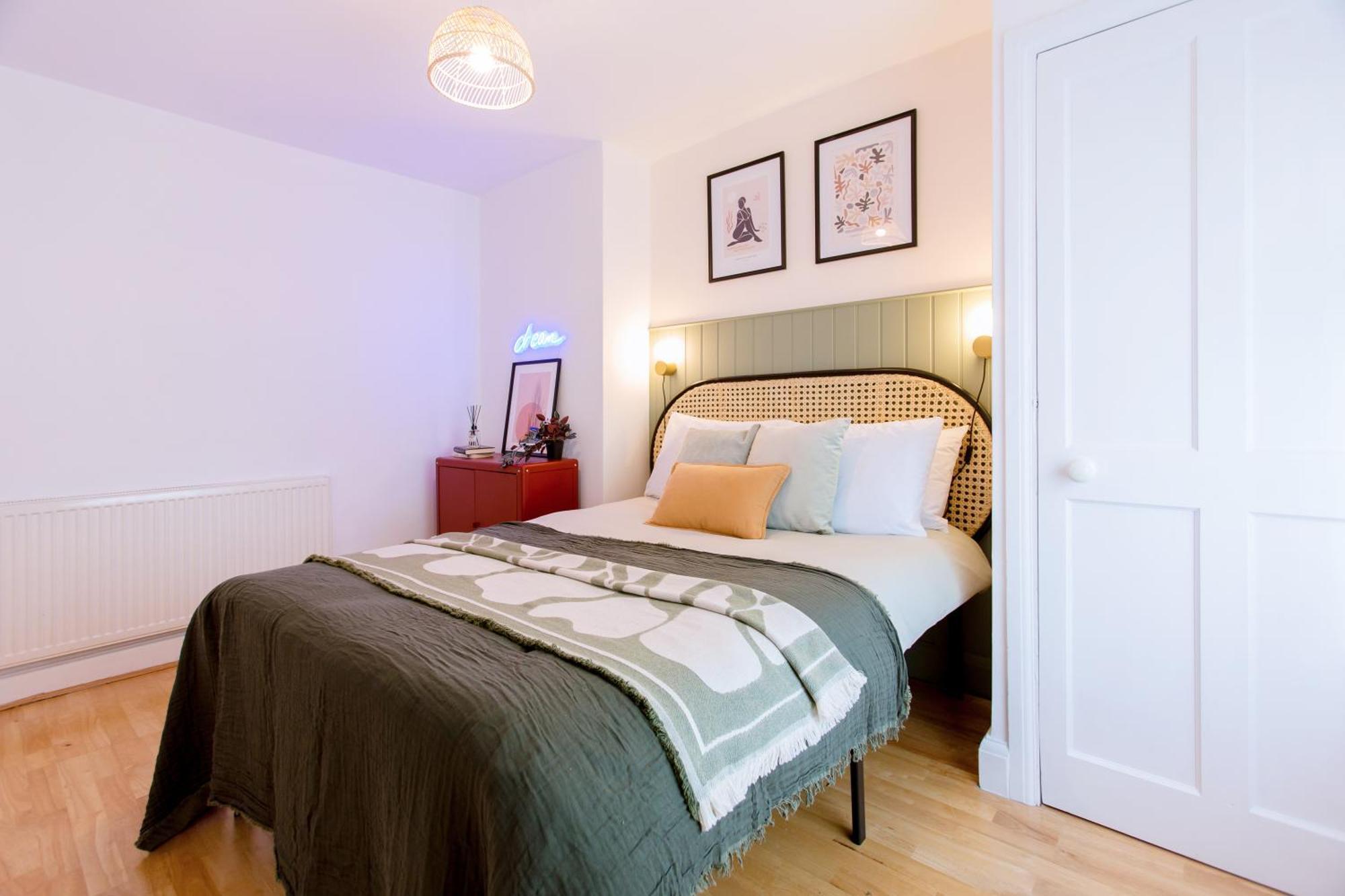 3-bed House - Next To Olympic Park & Westfield * London