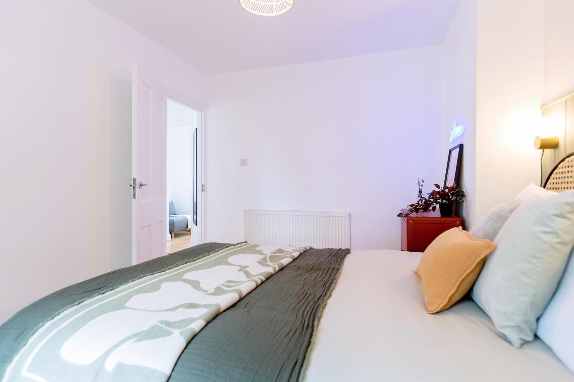 Apartment 3-bed House - Next To Olympic Park & Westfield
