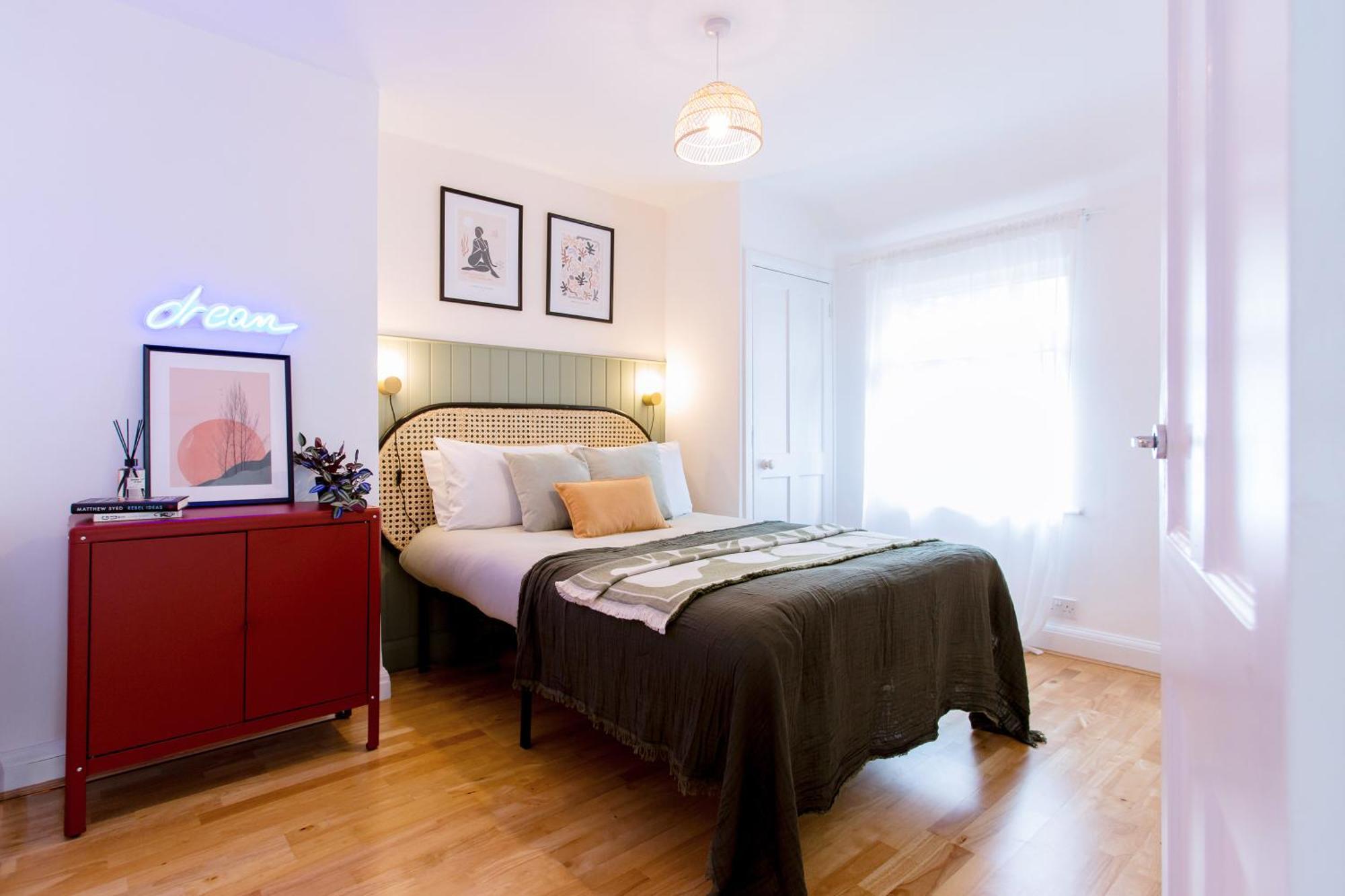 3-bed House - Next To Olympic Park & Westfield *