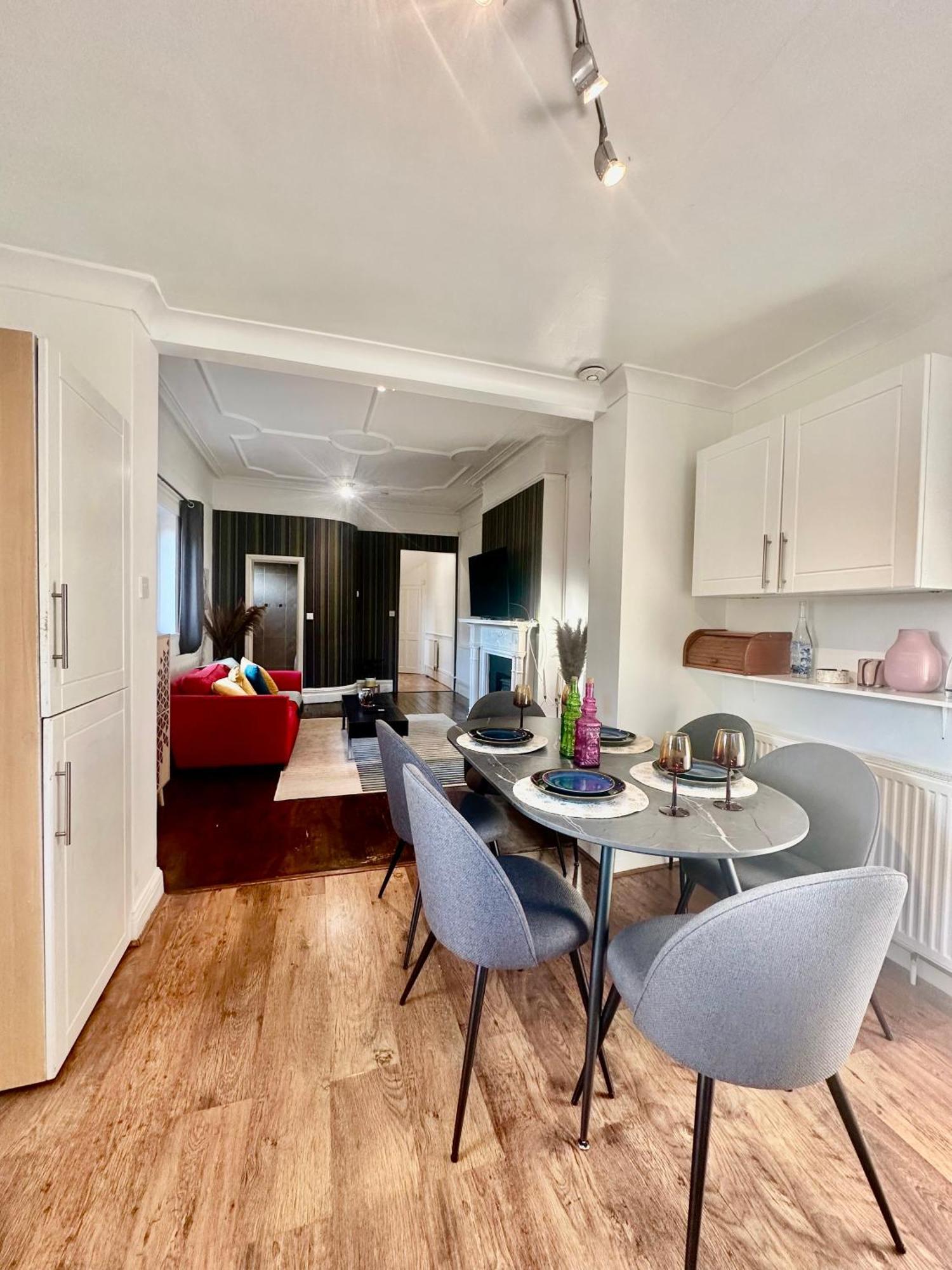 Lovely 2-3 Bedroom Flat In Apartamento *