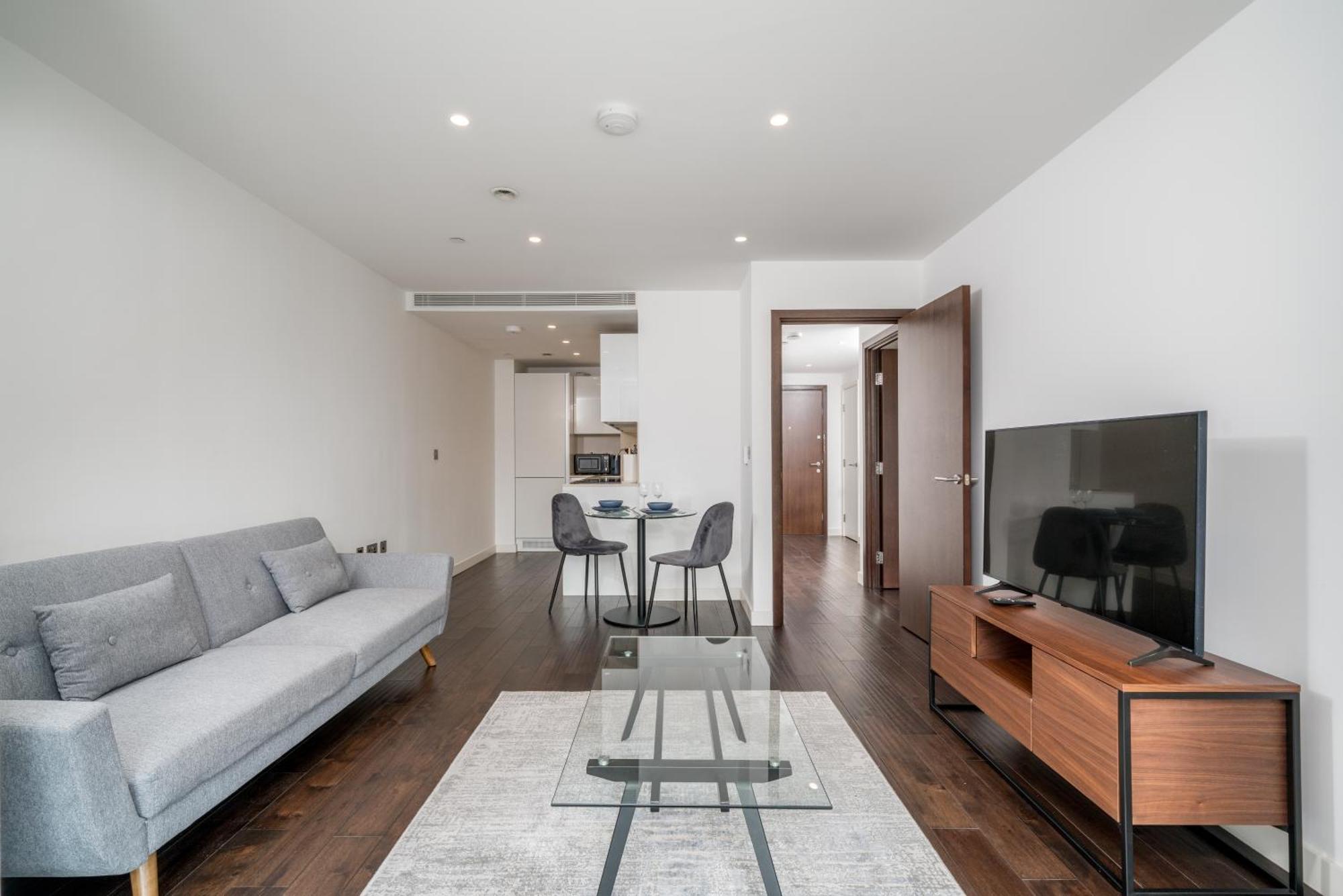 Luxury 1 Bed In Tower Hill Apartment *