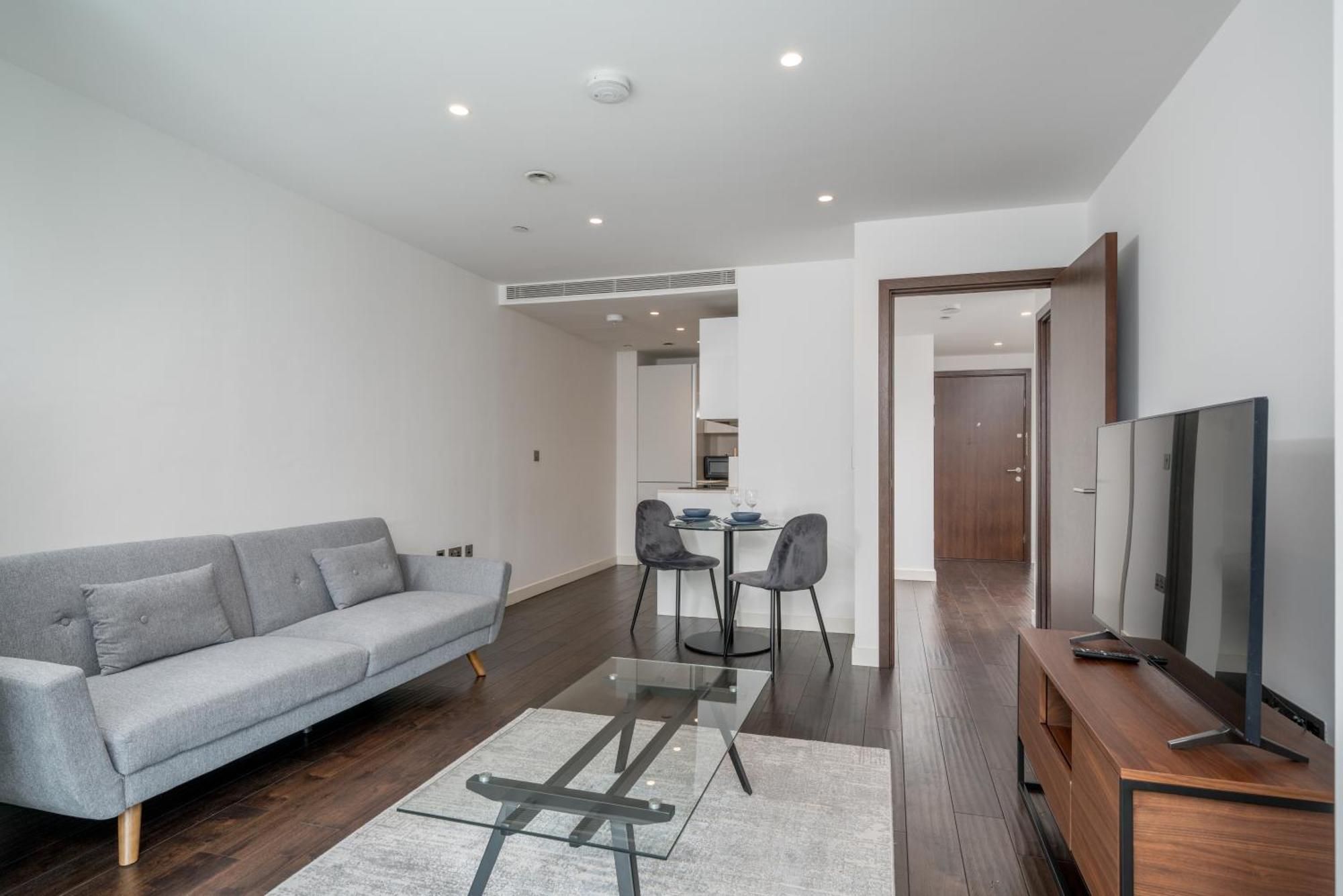 Luxury 1 Bed In Tower Hill Apartment