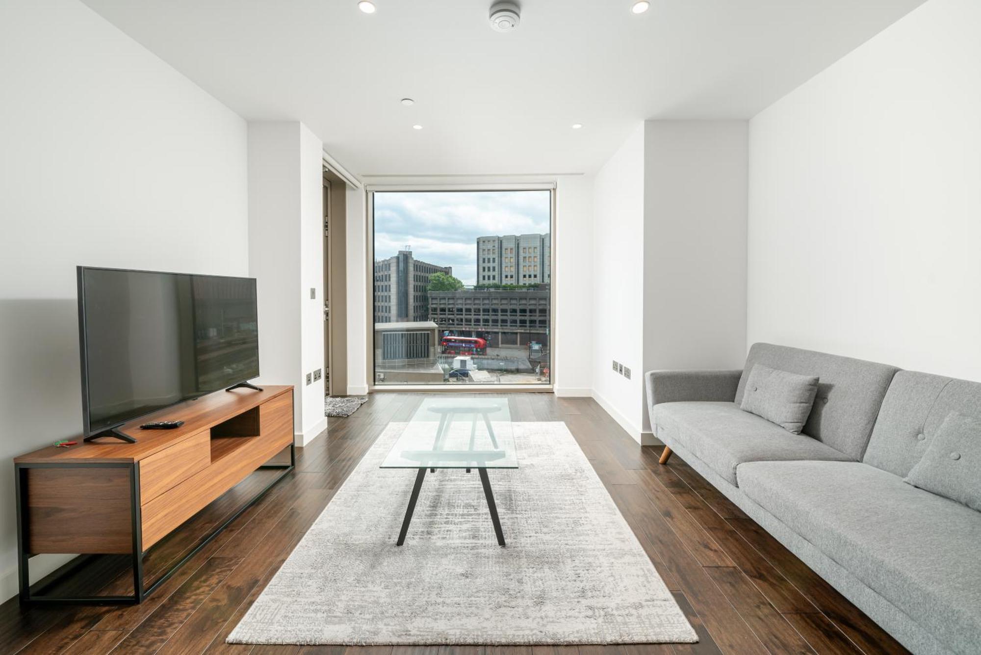 Luxury 1 Bed In Tower Hill Apartment