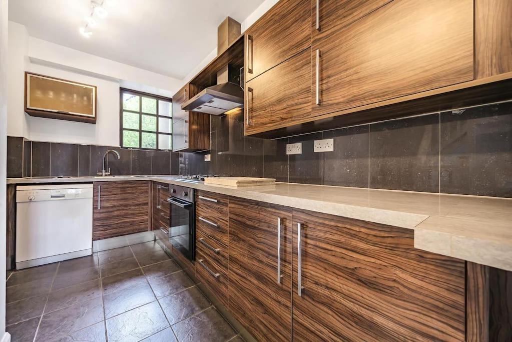 Modern 3 Bedroom, 3 Bathroom, Parking, River View Apartamento