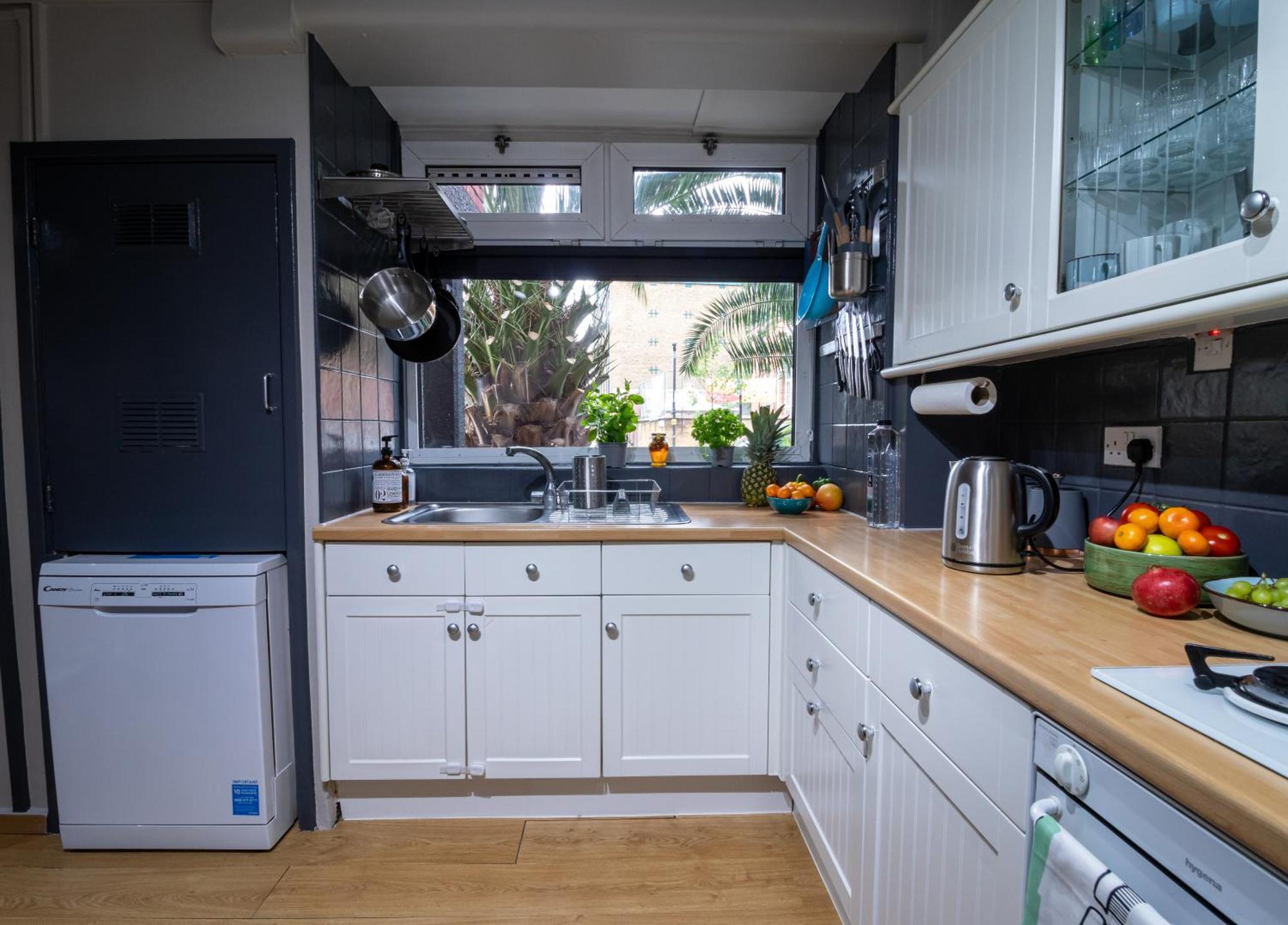 Appartement Cosy Family Retreat With Garden & Workspace *