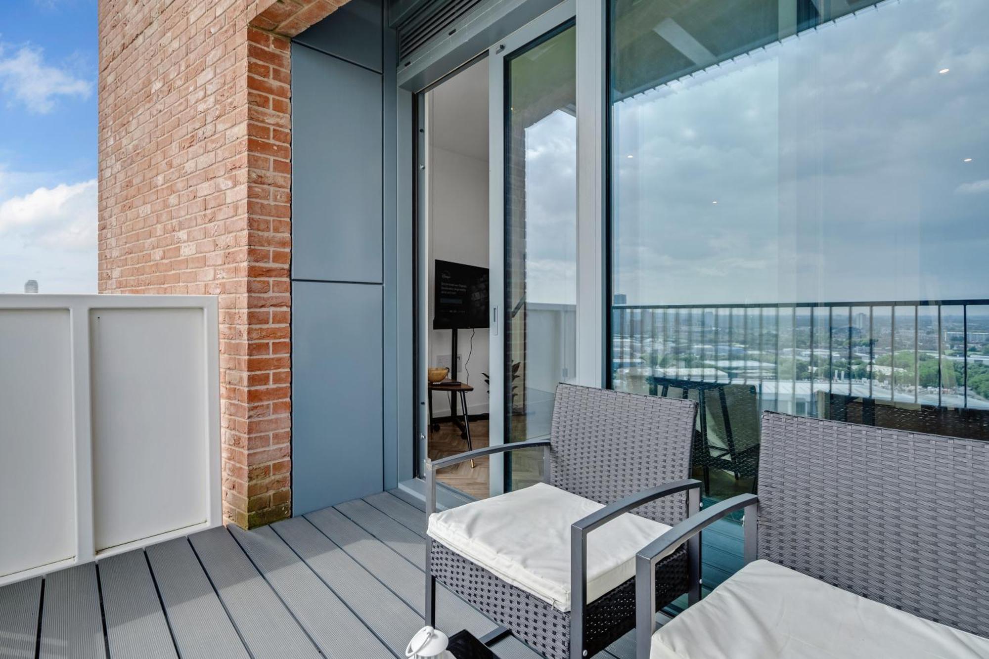 Lovely View Near Floor, 1gb Wifi, Near Canary Wharf, City, Stratford, Free Coffee, Snacks, Milk * Londres