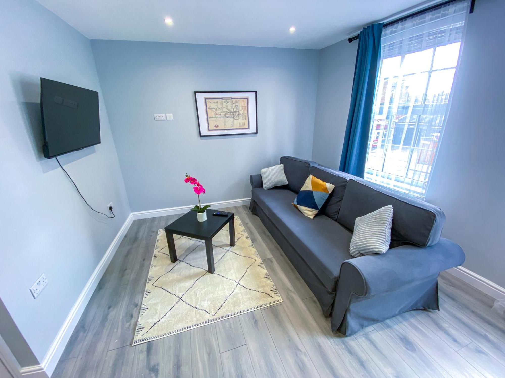 Modern 1-bedroom Flat, 5 Guest, - F2 Apartment