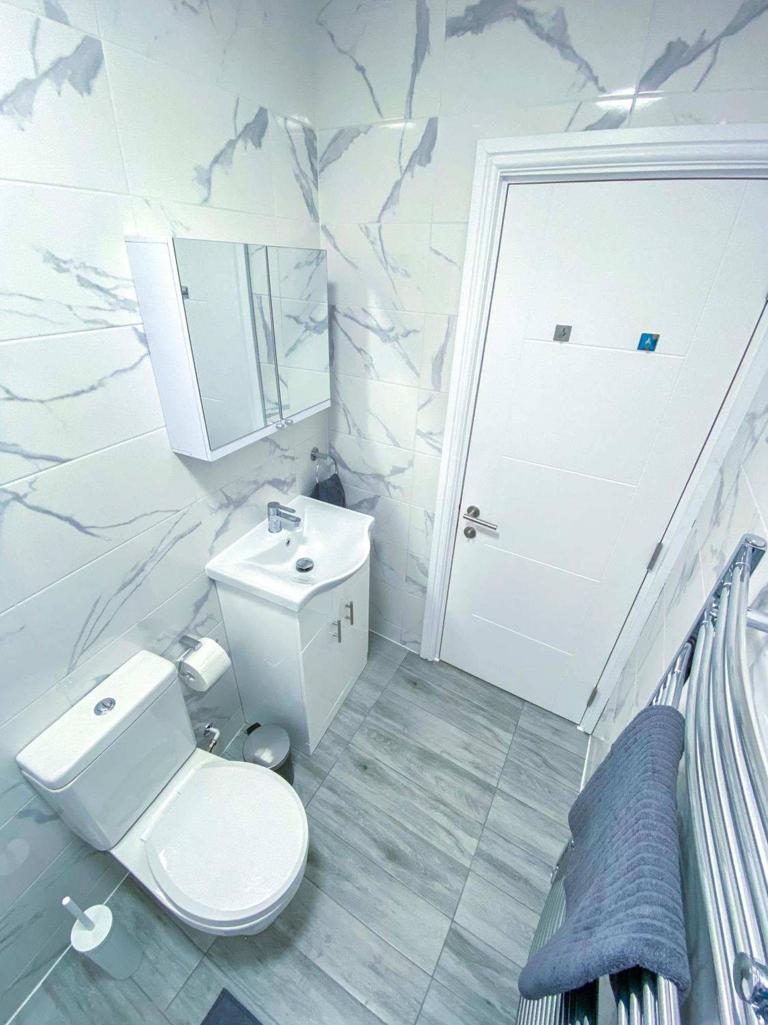 Modern 1-bedroom Flat, 5 Guest, - F2 Apartment London
