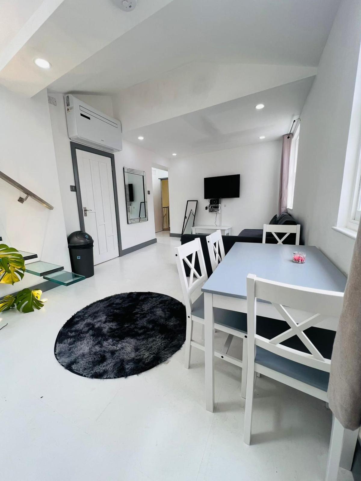Nice Flat Near Church Street Londres