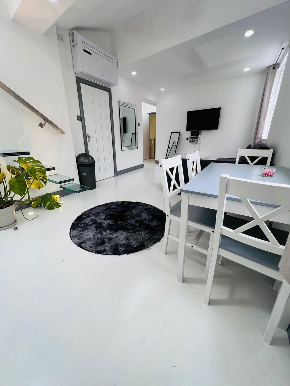 Nice Flat Near Church Street Londres