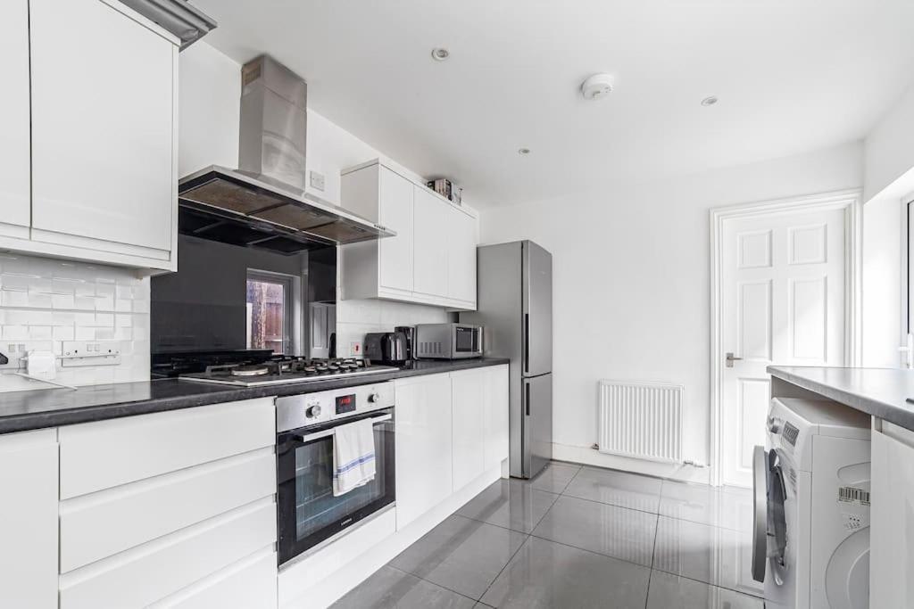Apartamento Spacious & Chic 3-bed House Near Central *