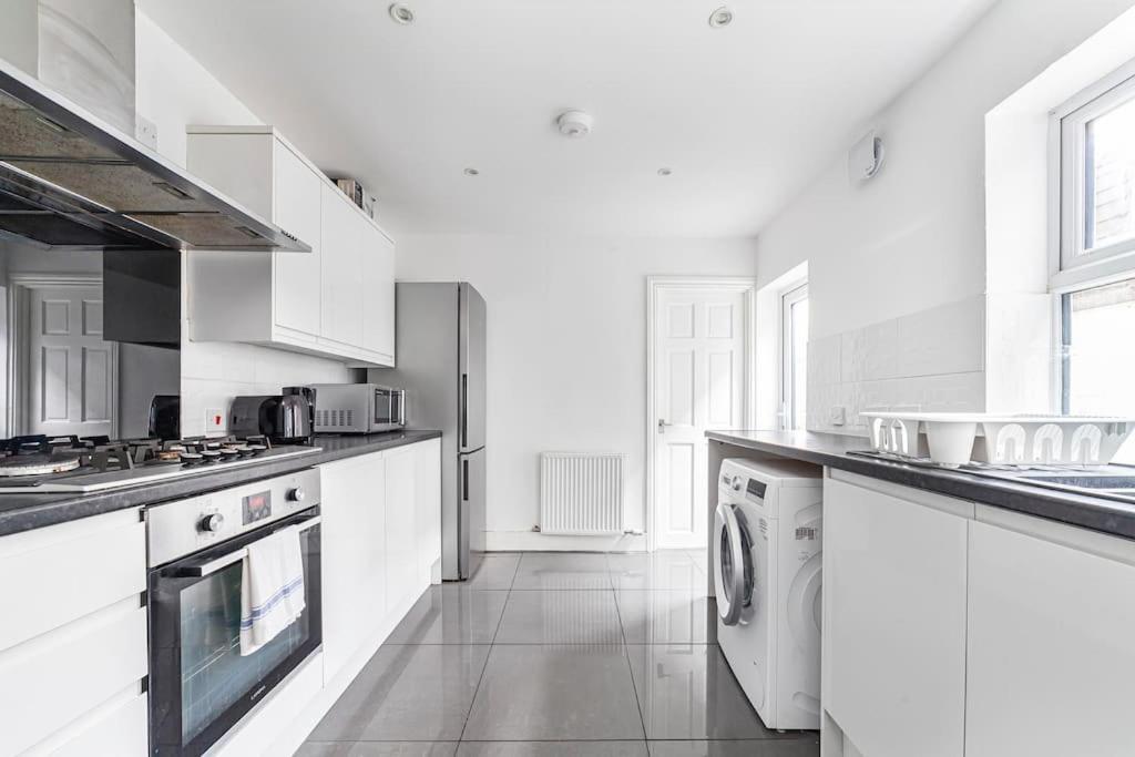 Spacious & Chic 3-bed House Near Central Apartamento