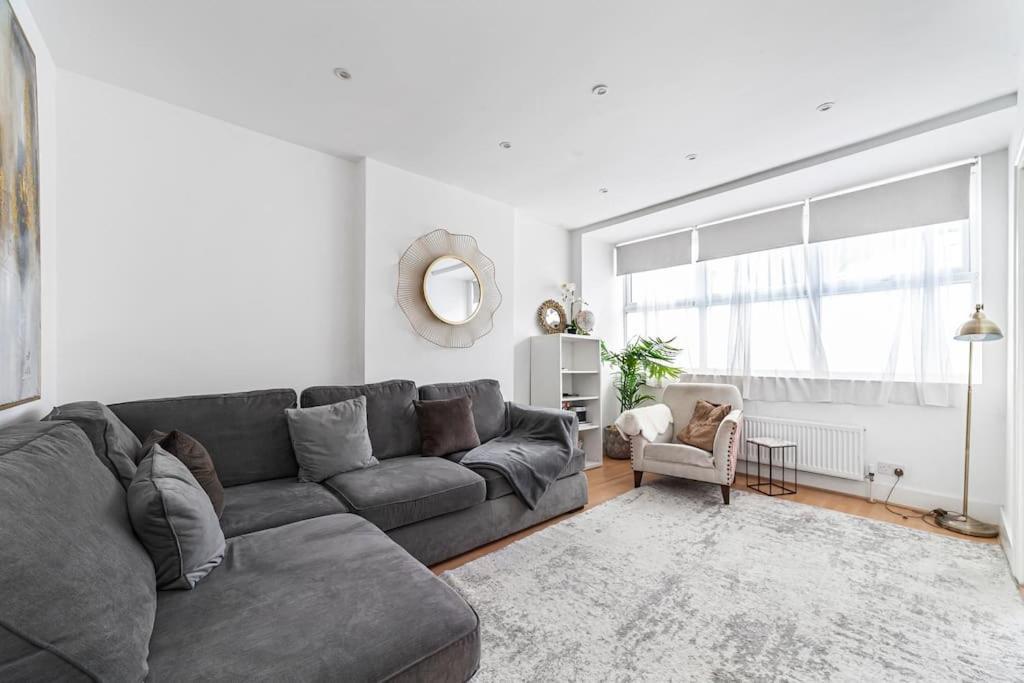 Apartamento Spacious & Chic 3-bed House Near Central Londres