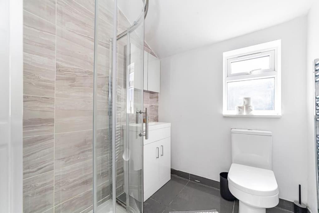Spacious & Chic 3-bed House Near Central Londres
