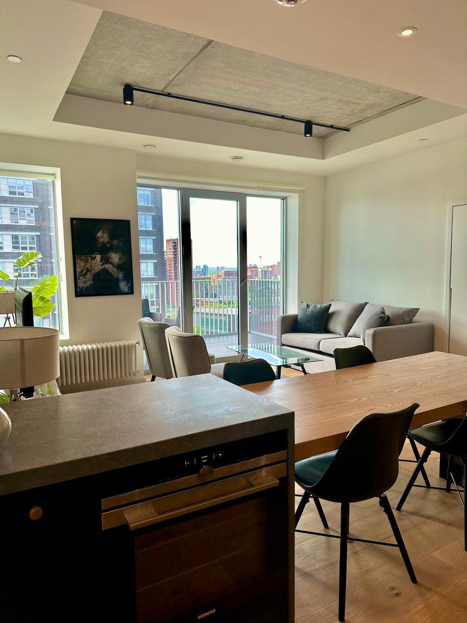 Apartment Beautiful View To Canary Wharf , O2 Arena , Near By Excel 3-beds