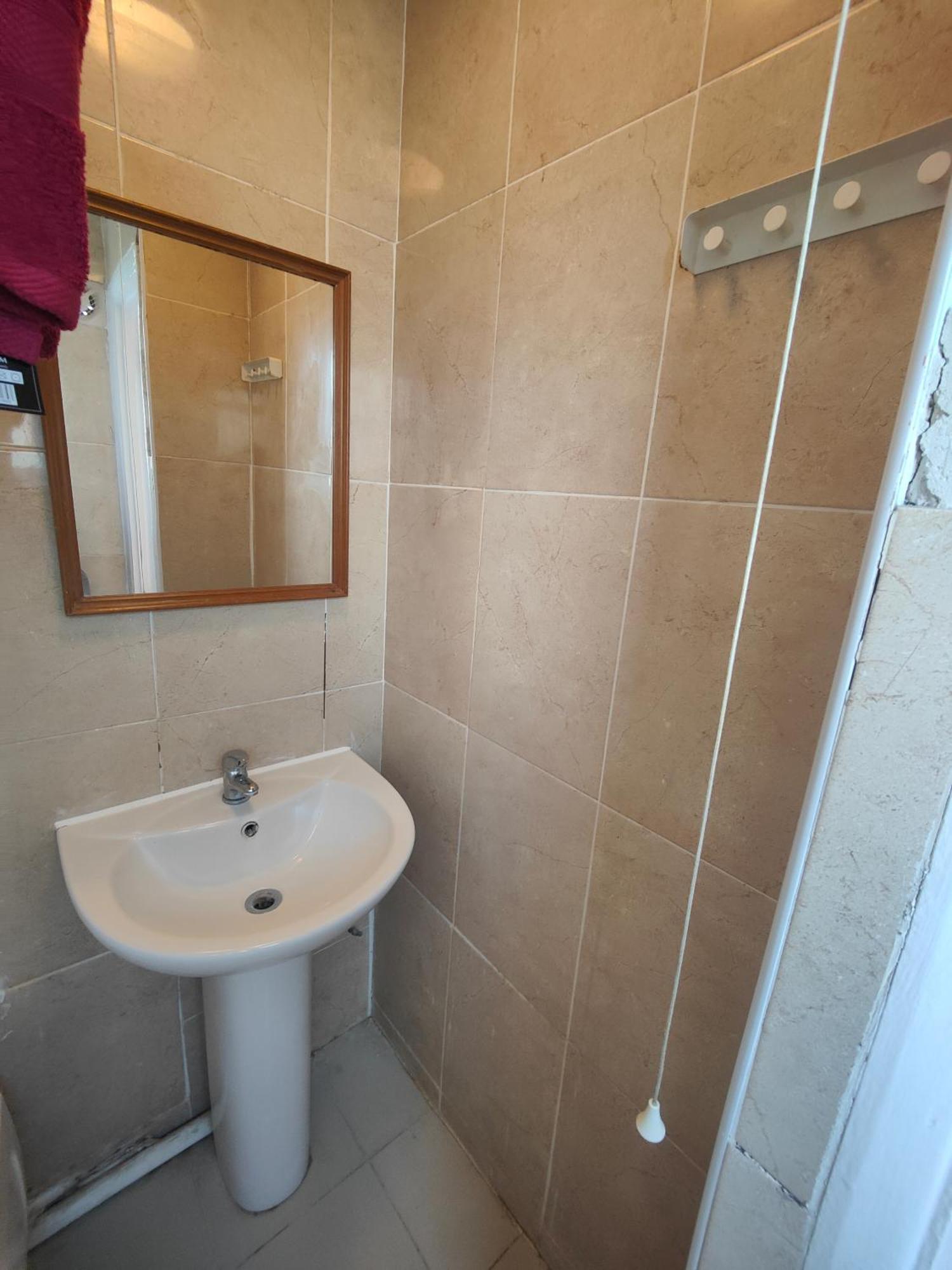 Charming Double Bed Retreat Gasthof London