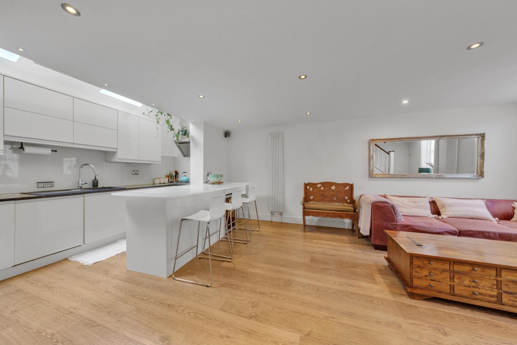 Mews House In Maida Hill With Free Parking