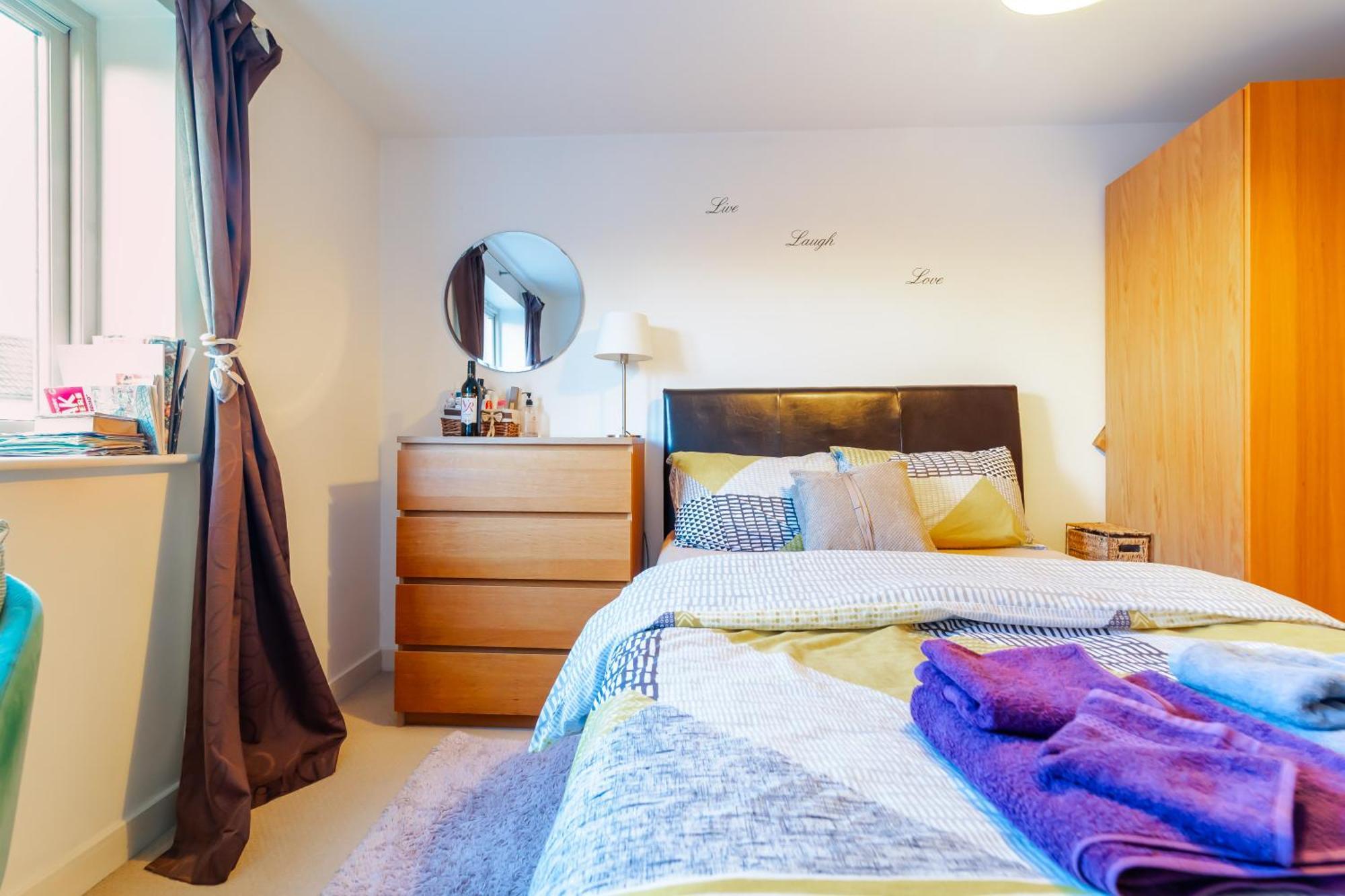 Habitación en casa particular Modern Lovely Bedroom Close To Stations In East London, Zone 2 *