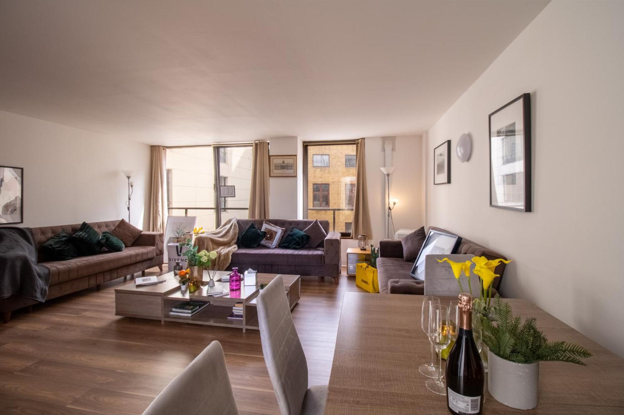Spacious 2-bedroom In Piccadilly 6100p