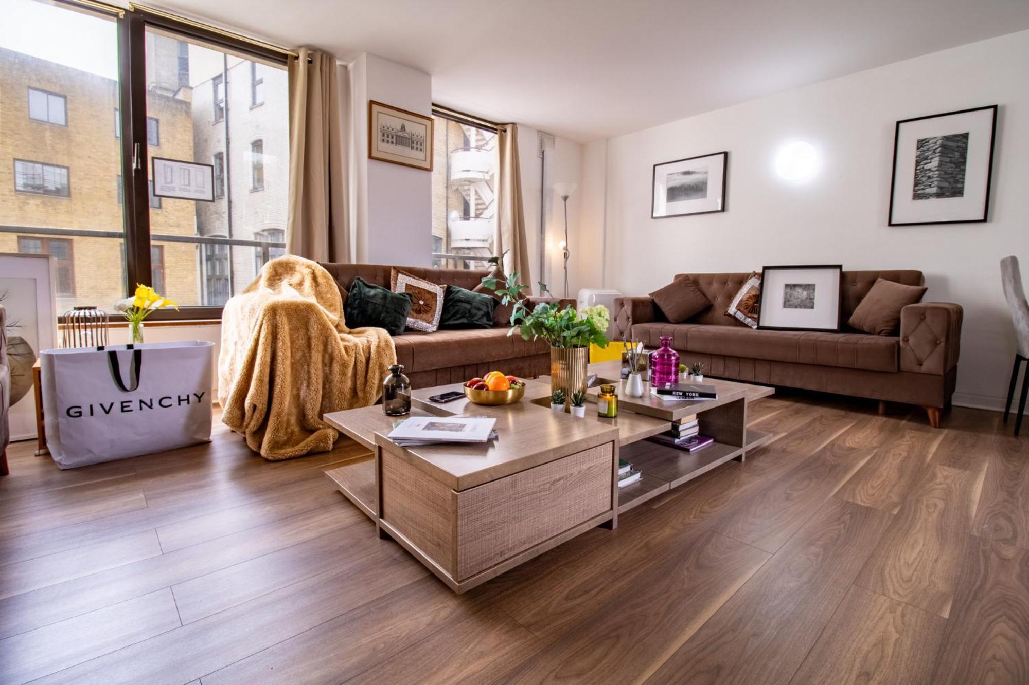 Spacious 2-bedroom In Piccadilly 6100p London