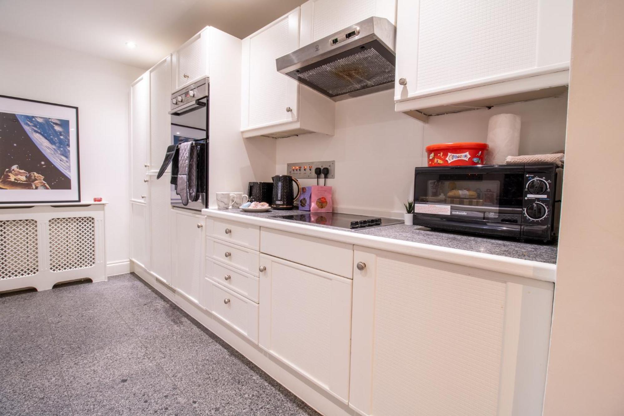 Spacious 2 Bedroom Flat With Pool Table Opposite Green Park 7 Appartement
