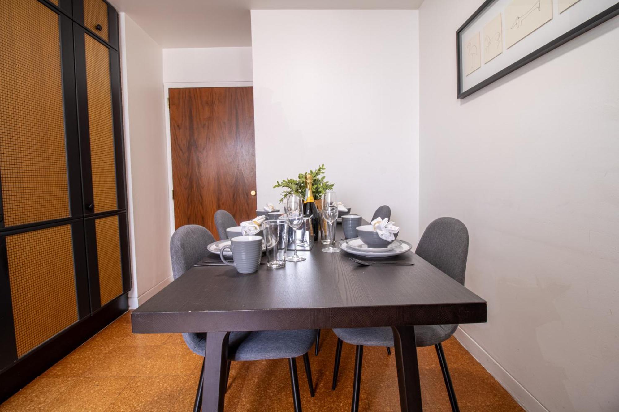 Apartment Spacious 2-bedroom In Piccadilly 6100p *