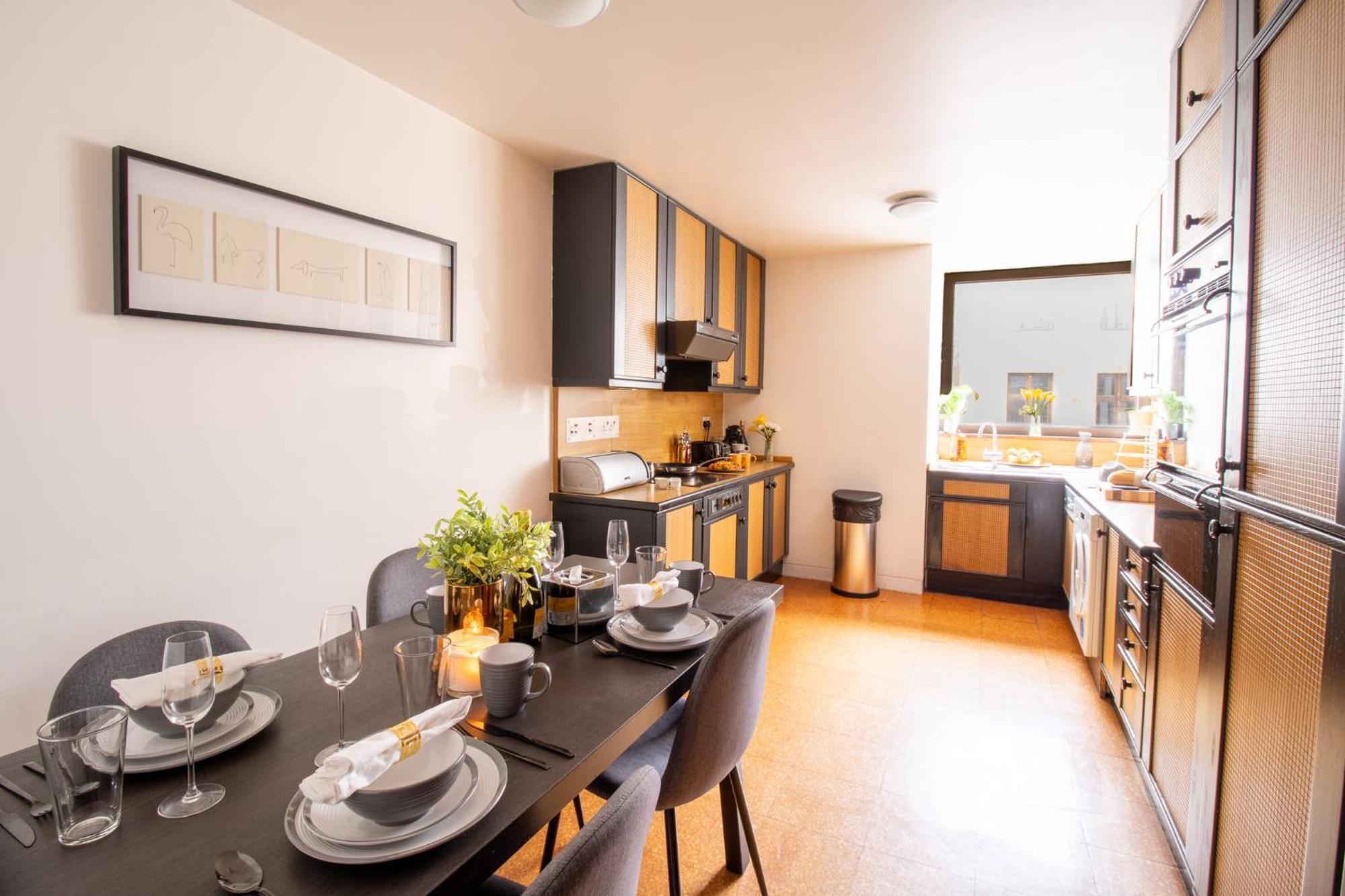 Spacious 2-bedroom In Piccadilly 6100p Apartment *