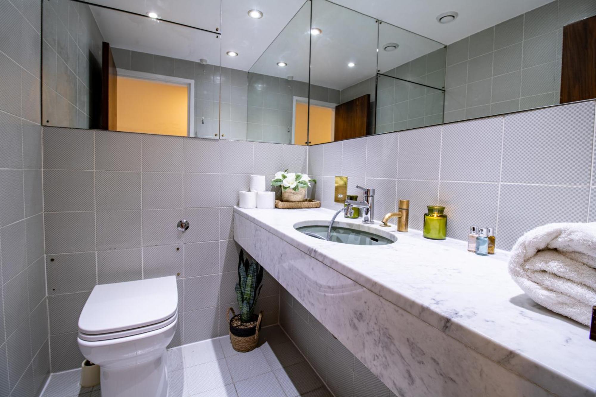 Spacious 2-bedroom In Piccadilly 6100p *