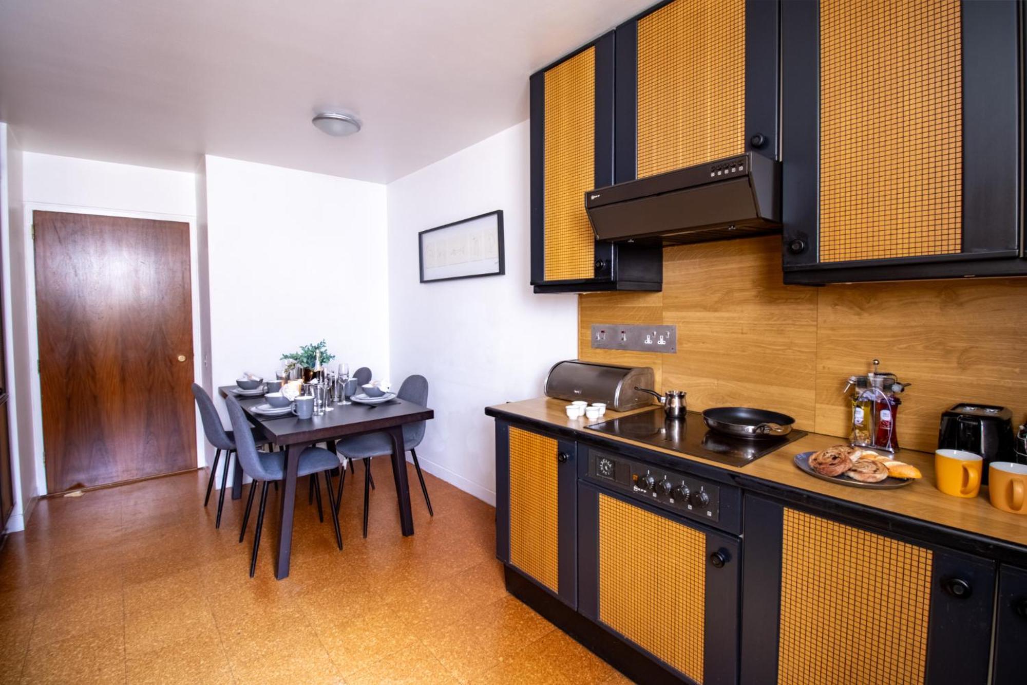 Apartment Spacious 2-bedroom In Piccadilly 6100p London