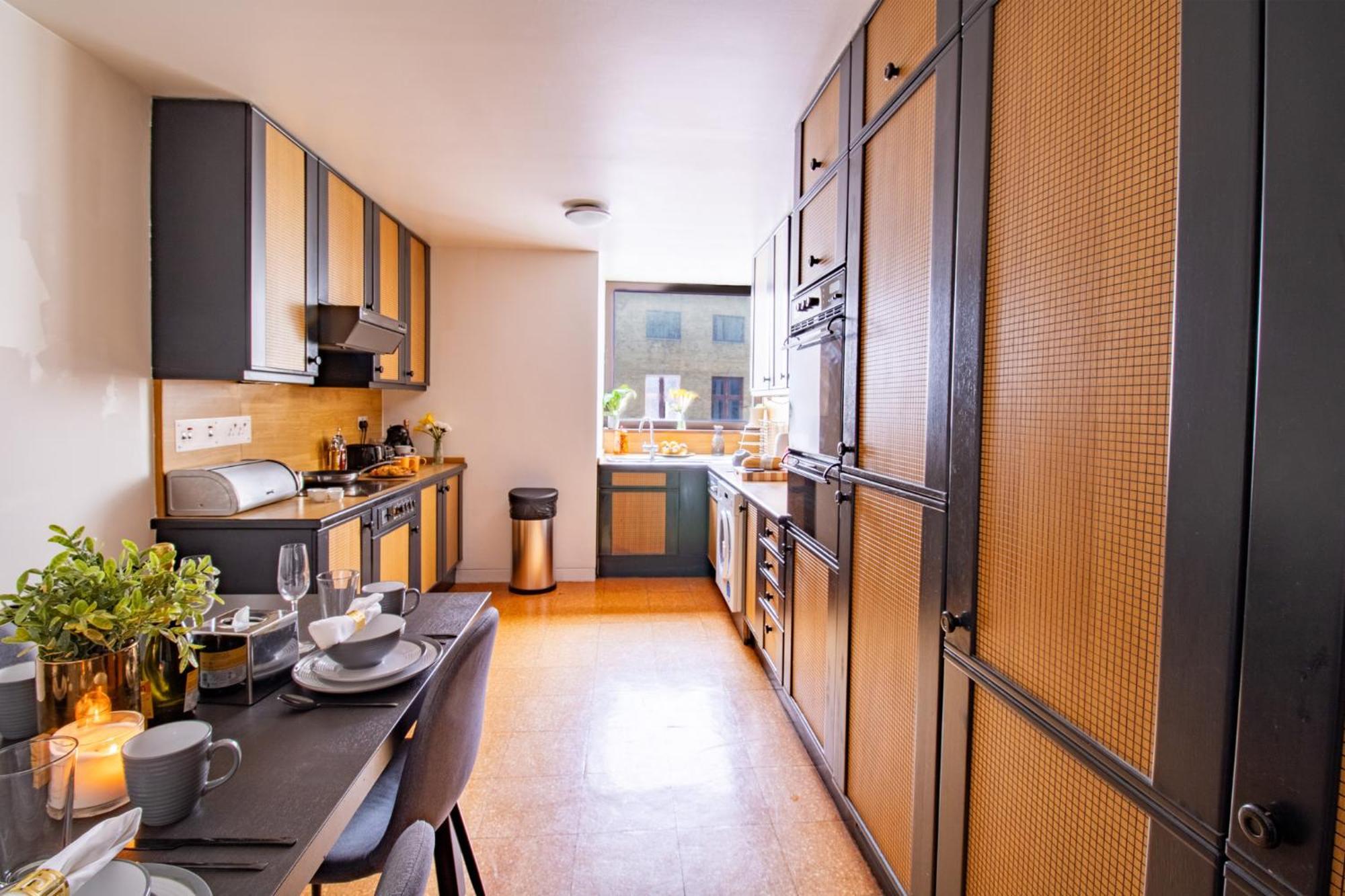 Spacious 2-bedroom In Piccadilly 6100p Apartment *