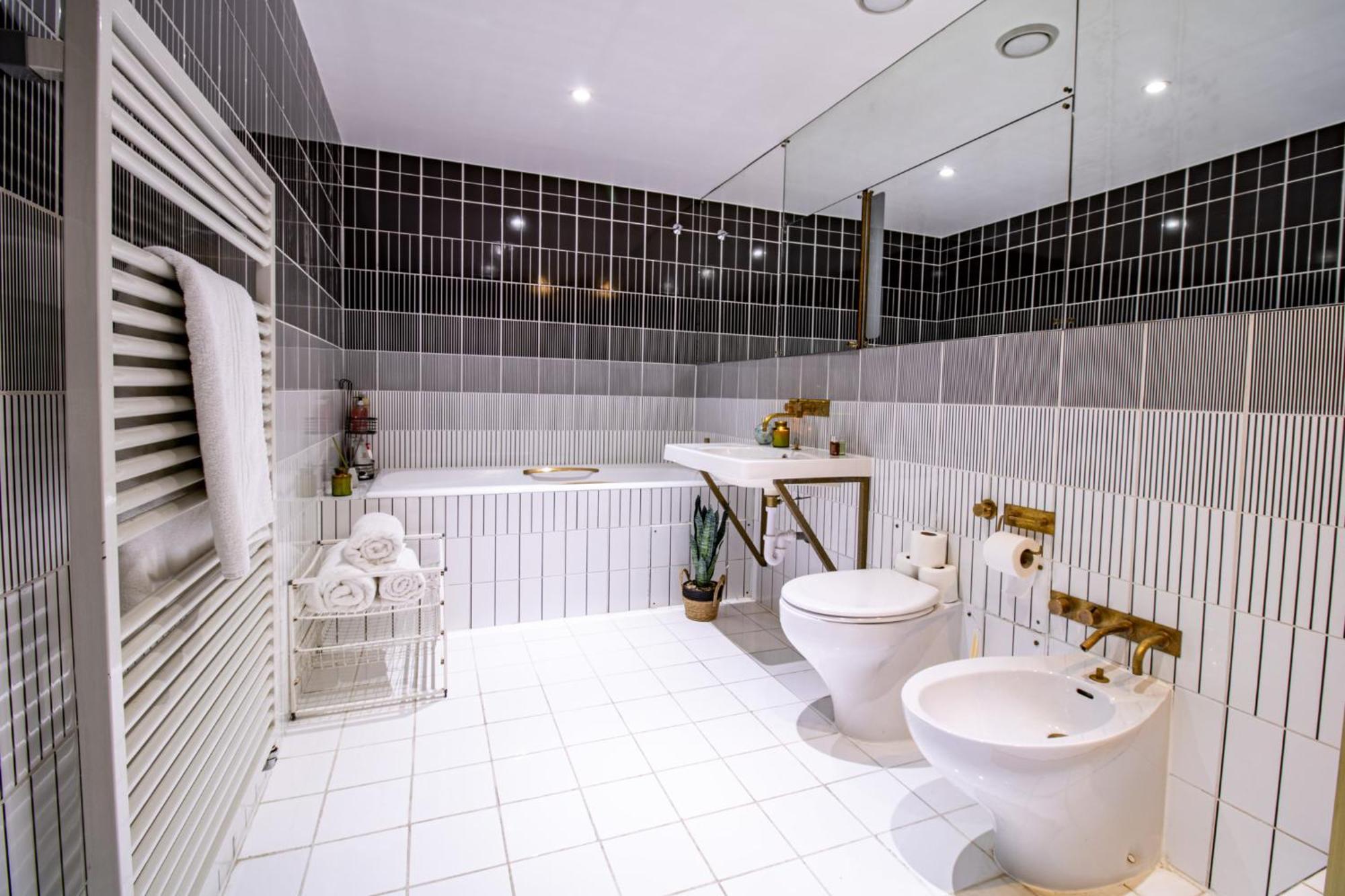 Apartment Spacious 2-bedroom In Piccadilly 6100p *