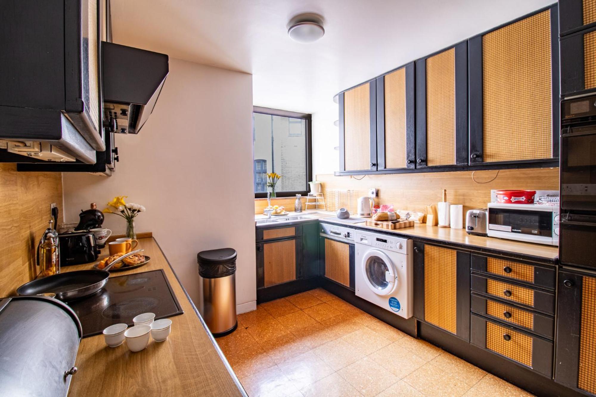 Spacious 2-bedroom In Piccadilly 6100p *