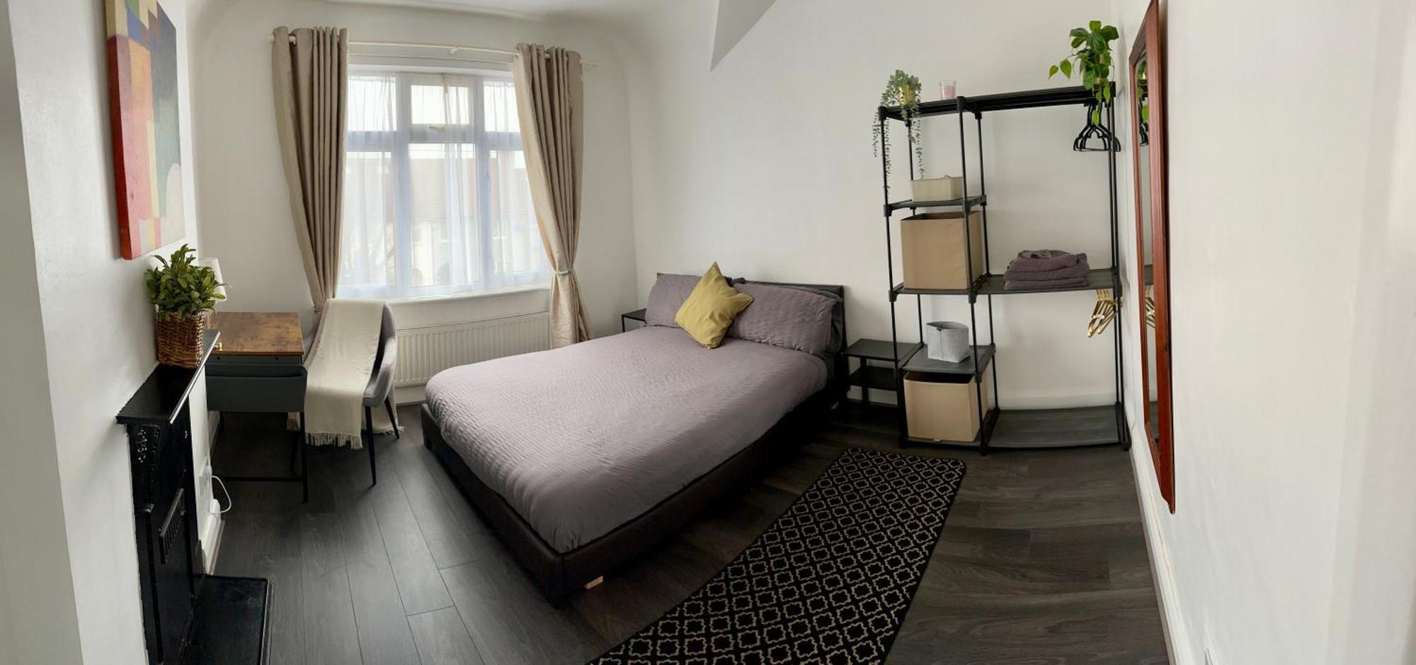 Modern Four Bedroom Semi-detached House With Off Street Parking 8 Min Drive To Wembley Stadium, 5 Miles To Hébergement de vacances