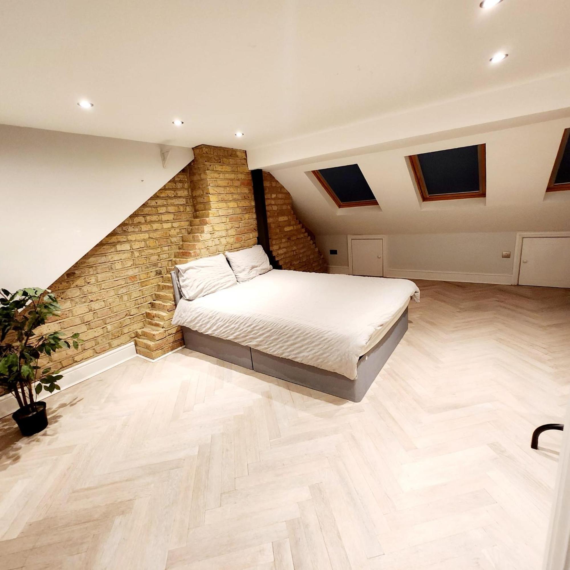 Contemporary 3 Bed House With Spacious Garden Close To Stratford & Canary Wharf Séjour chez l'habitant