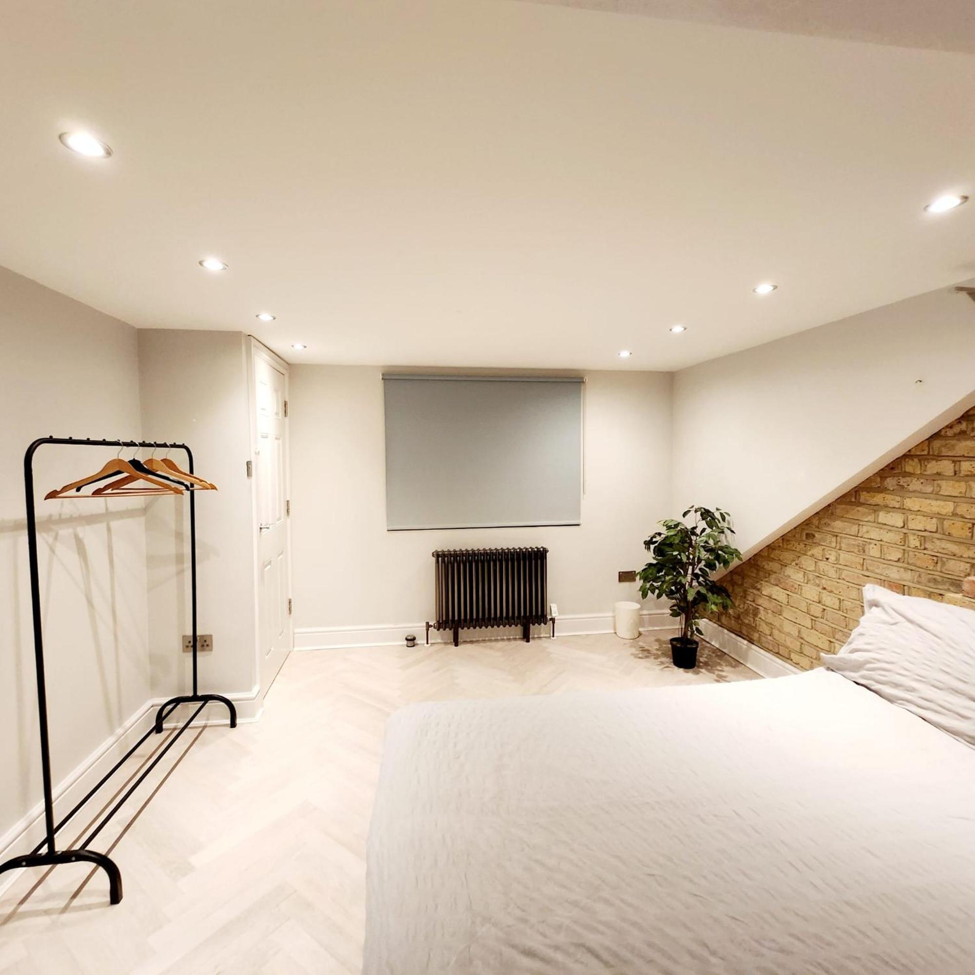 Contemporary 3 Bed House With Spacious Garden Close To Stratford & Canary Wharf Séjour chez l'habitant