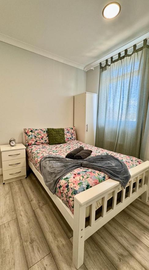 Flat In Acton Appartement