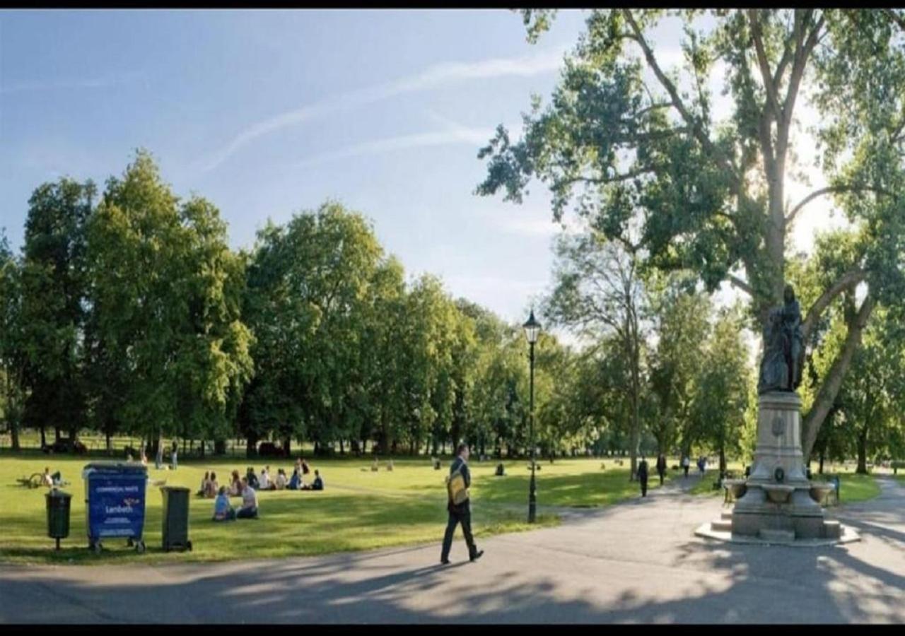 Pensión Don't Wake Me Up. South London. Sleeps 6 *