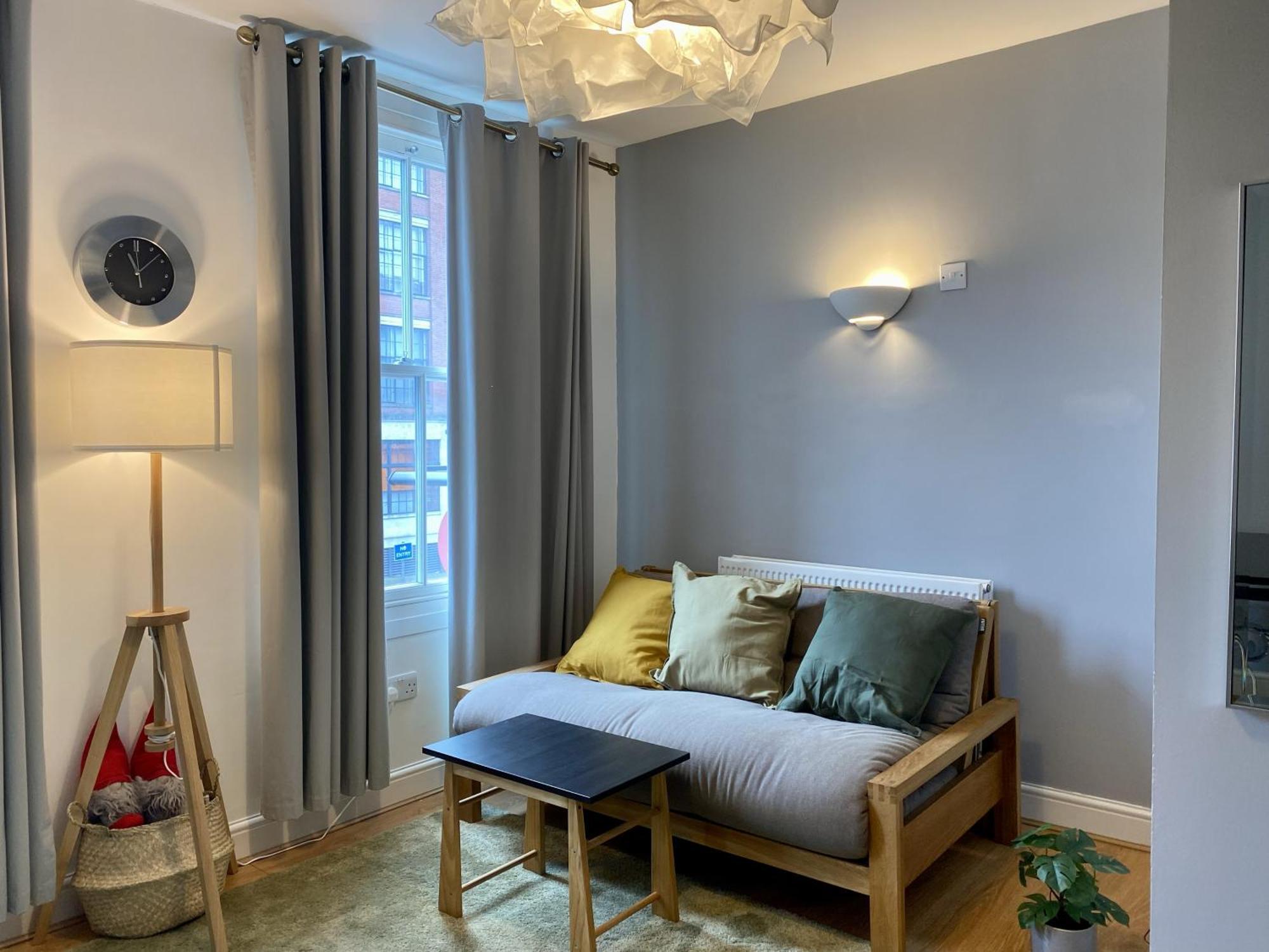 Cosy Near *kings Cross* Station Apartment *