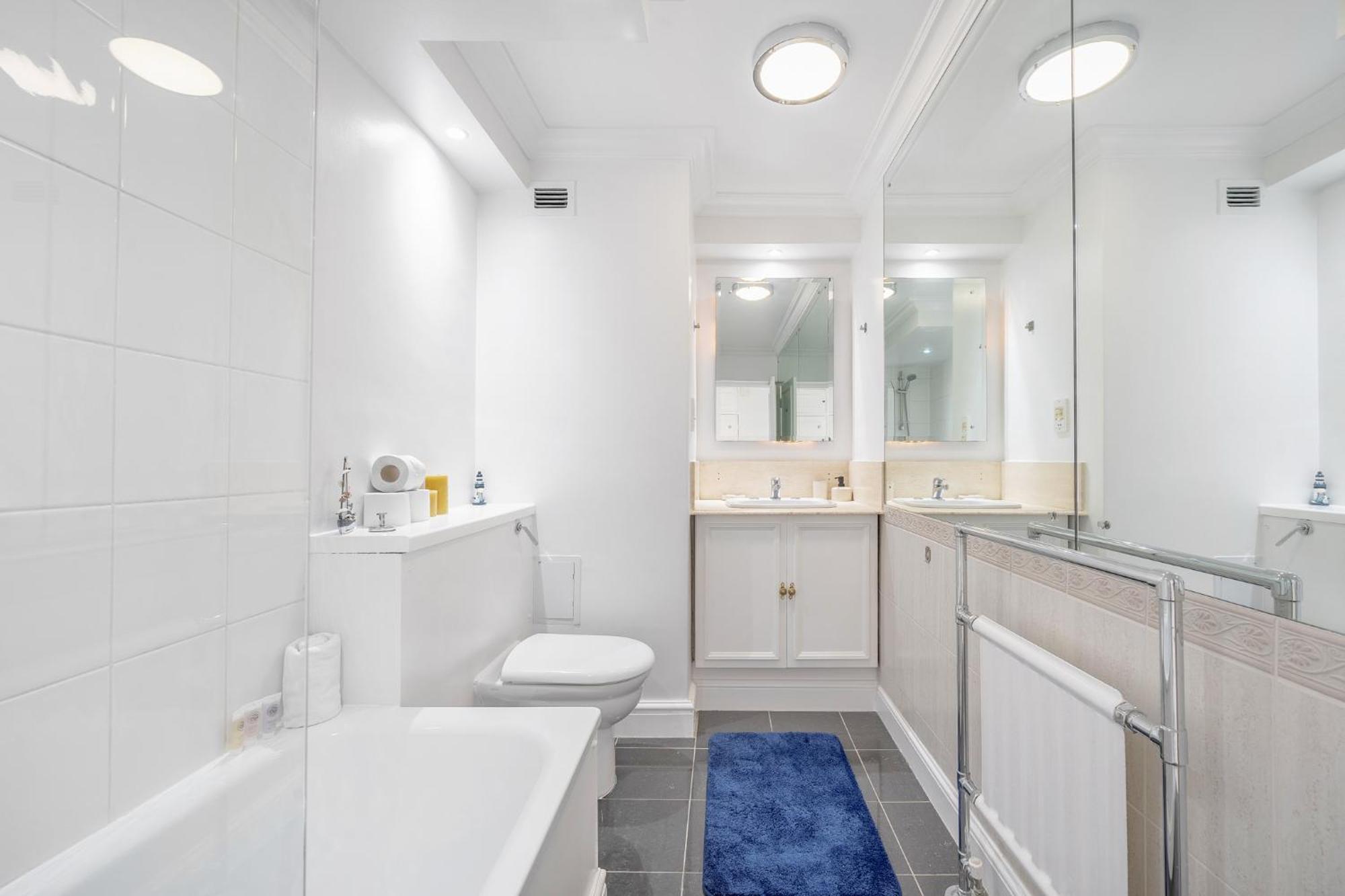 Stunning Flat In Chelsea, Kings Road With Balcony Apartment London