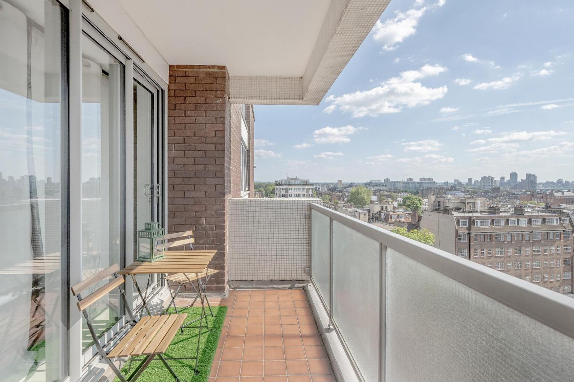 Apartment Stunning Flat In Chelsea, Kings Road With Balcony *