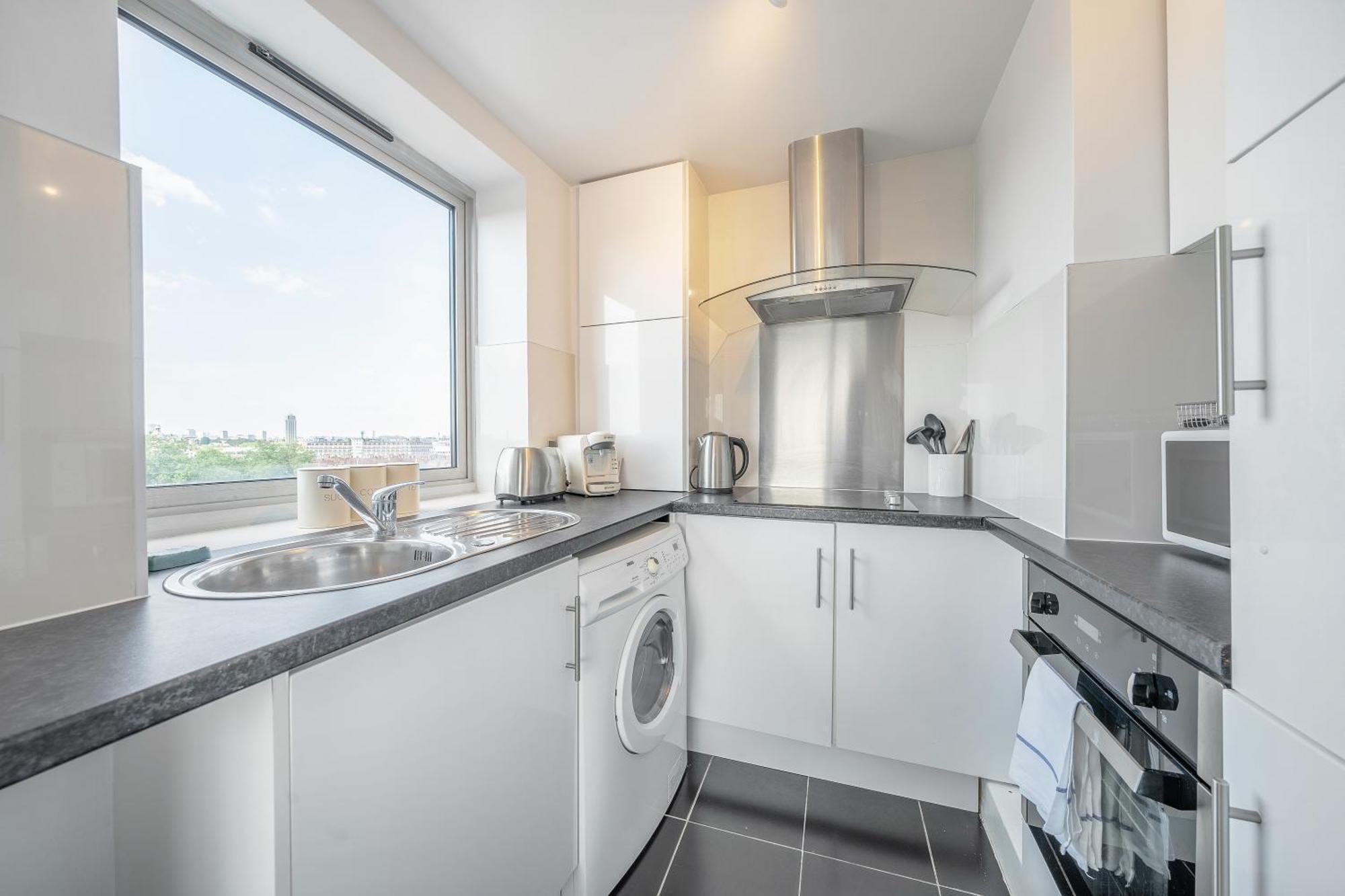 Stunning Flat In Chelsea, Kings Road With Balcony *