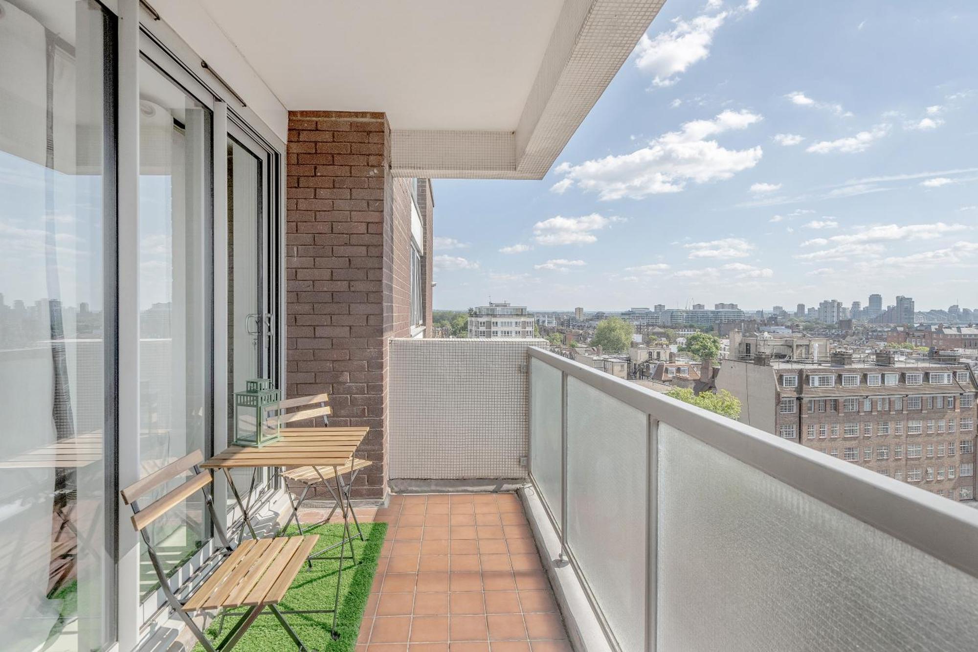 Apartment Stunning Flat In Chelsea, Kings Road With Balcony *